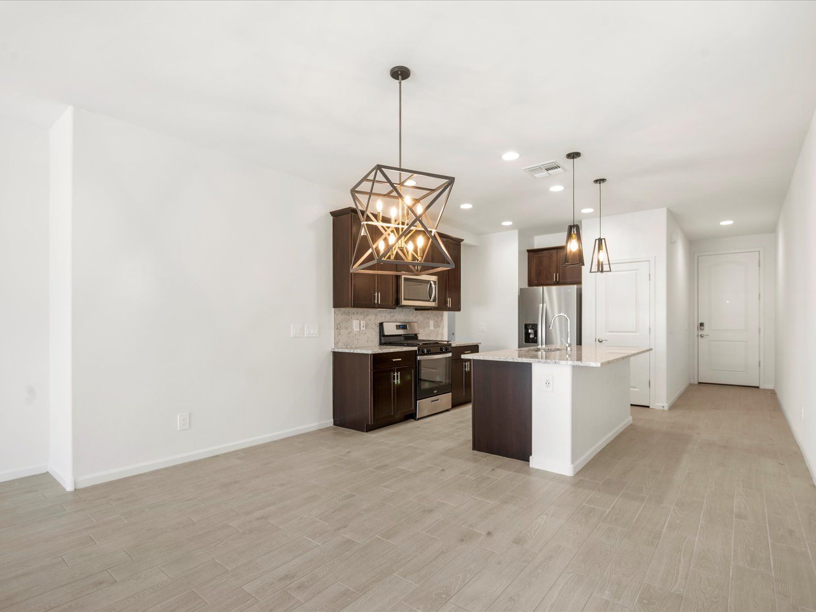 TUC_Fieldstone_1320-C_Dining-Area_10342-W-Granderson-St