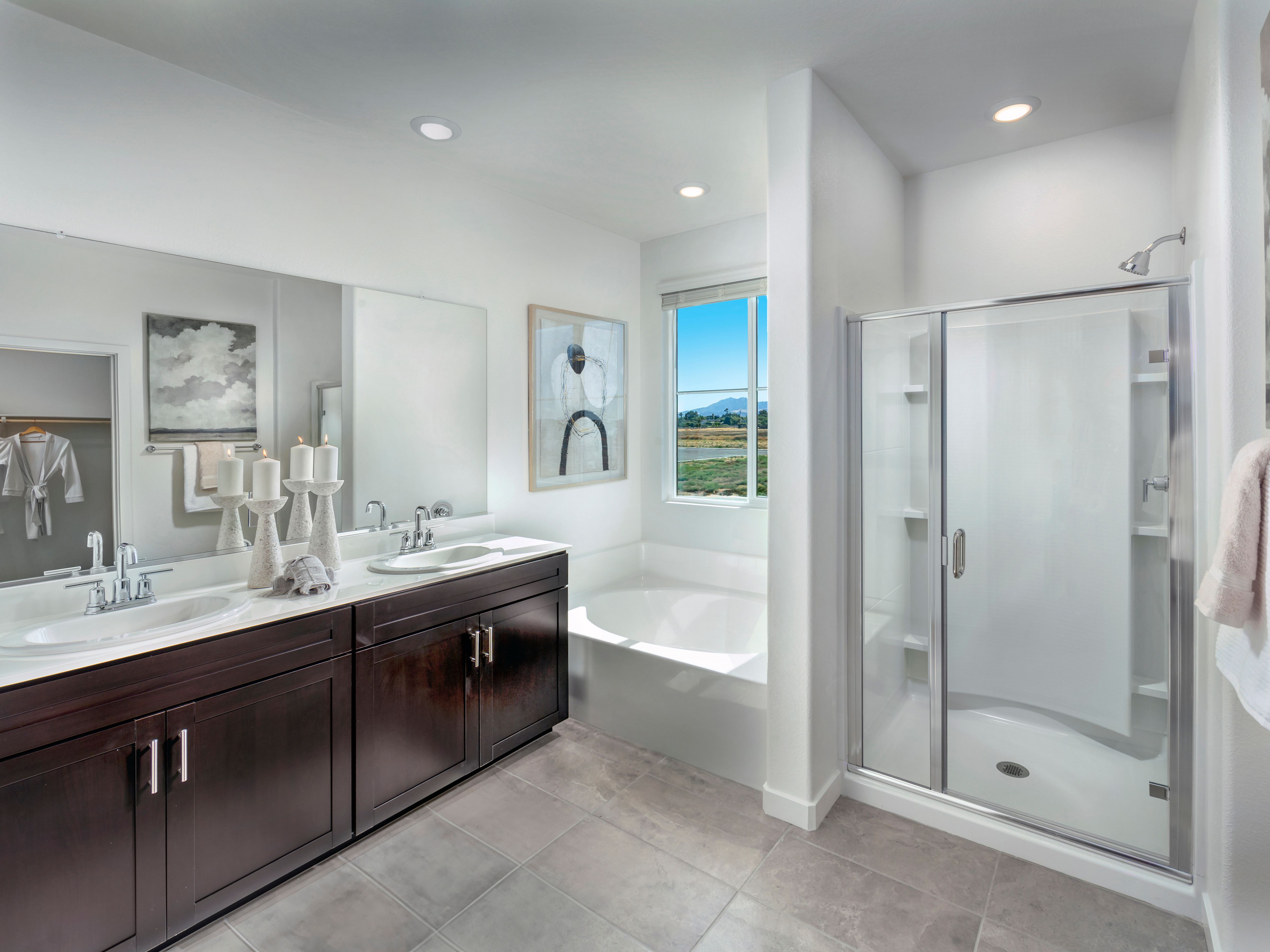 5-Piece Primary bathroom suite of a Residence 4.