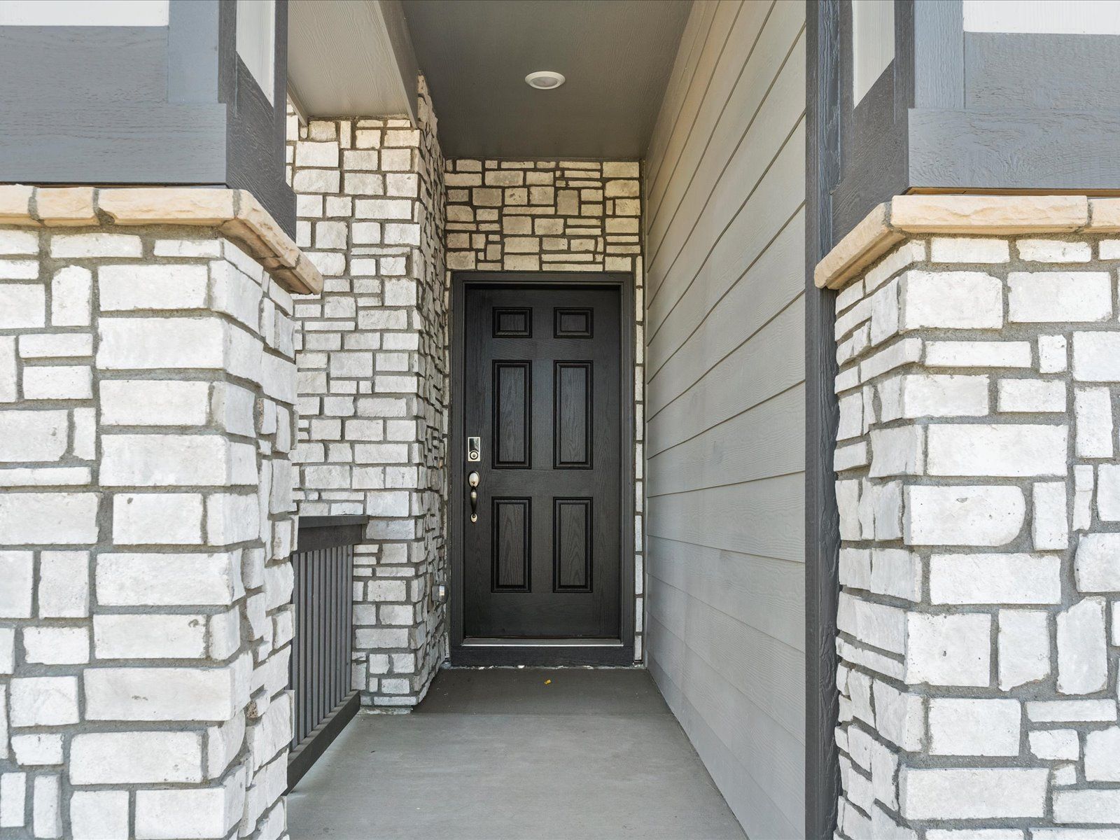 Silversage interior image taken at a Meritage Homes community in Commerce City, CO.