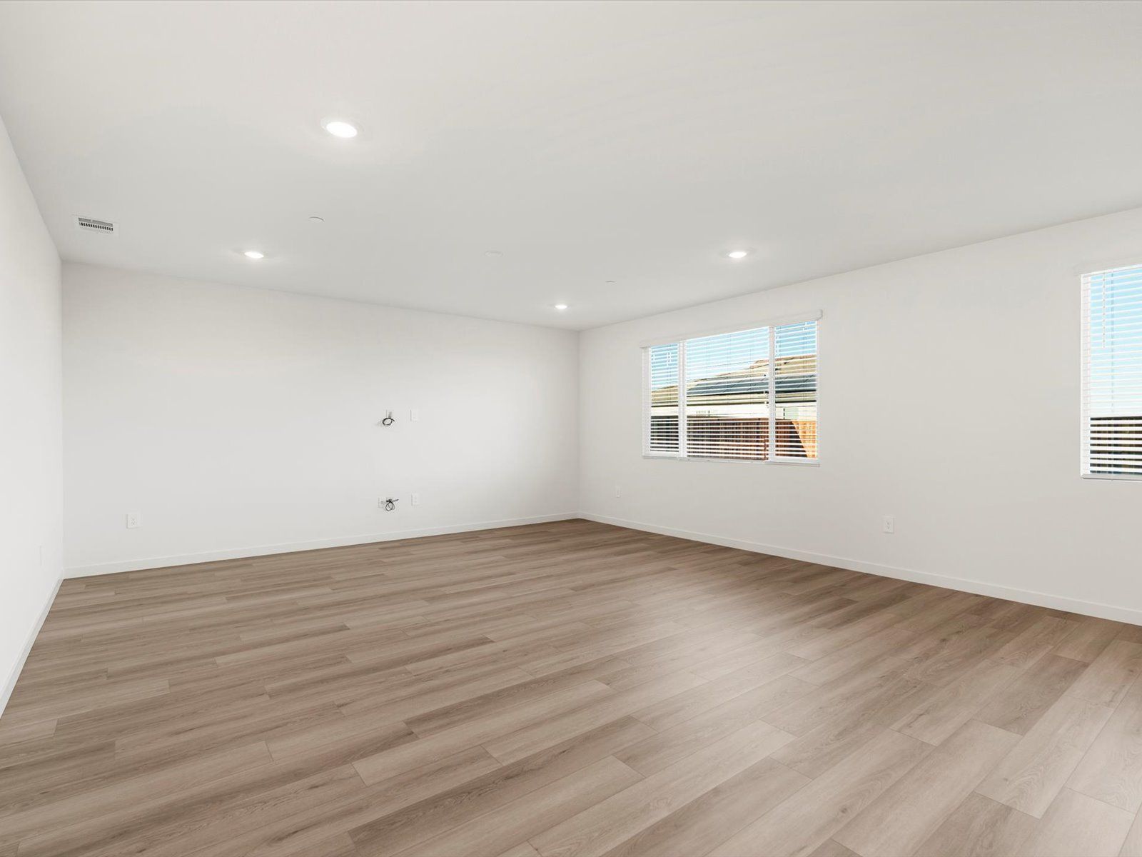 SAC_Vernon-At-Liberty-Ranch_5024_Living-Area_B_1417-Crispus-Ct