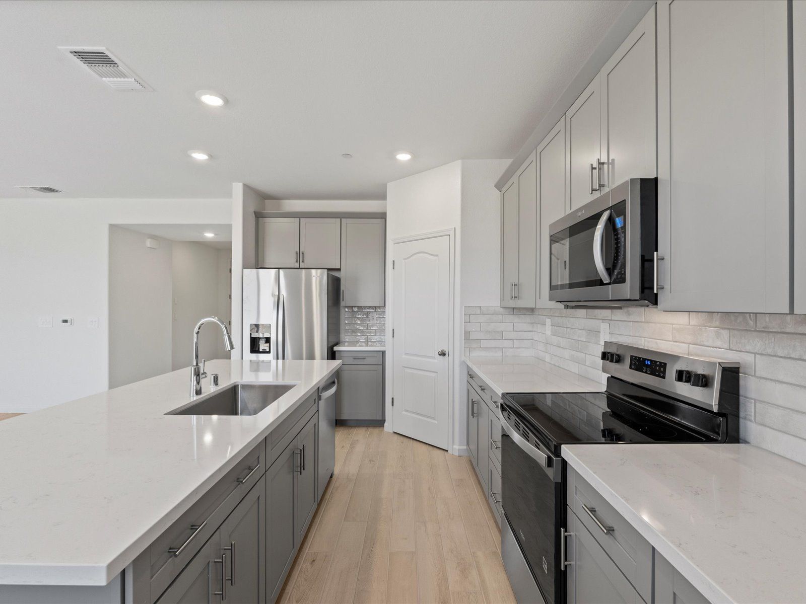 2231 HEWINS ST (Residence 3)