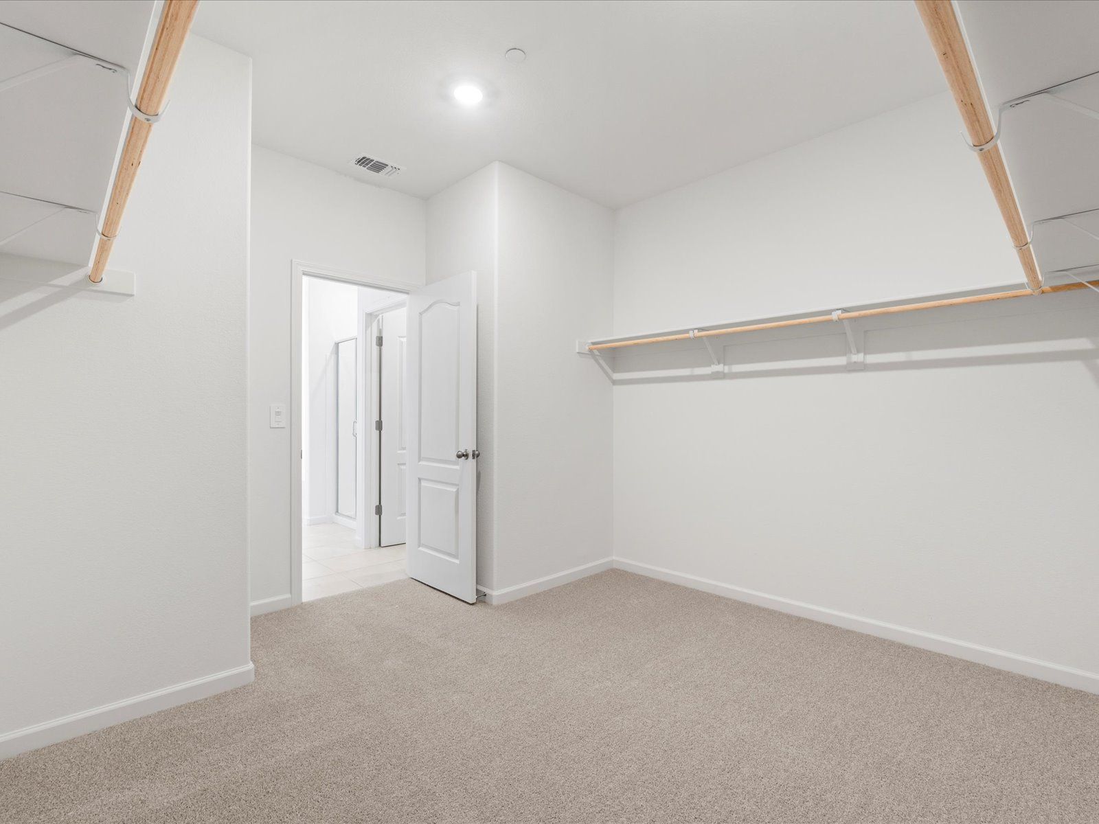 SAC_Aspen-At-Villa-Ticino_4522_Closet_A_2231-Hewins-St