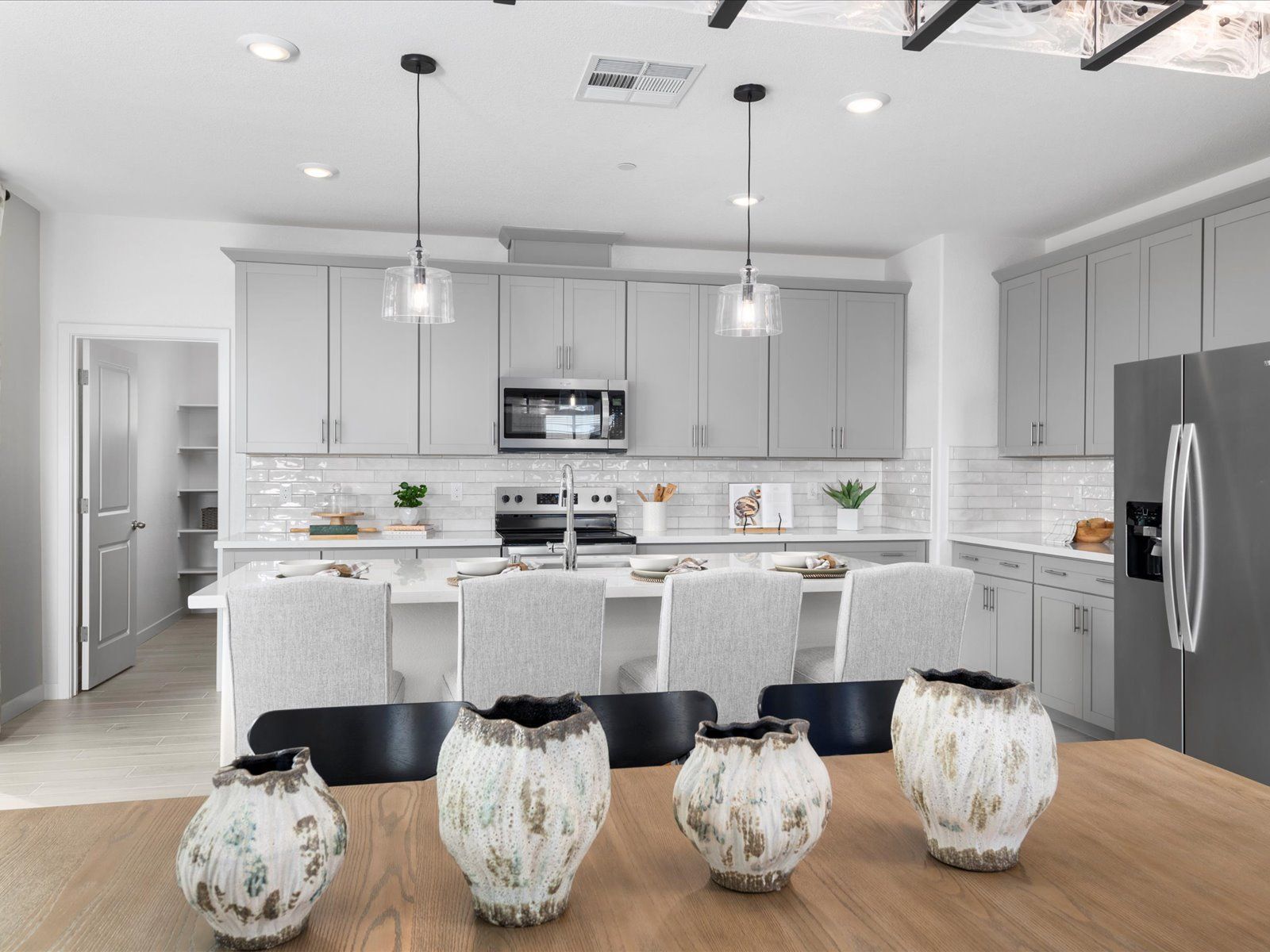SAC_Dining-Area_4303-Tribute-Ln