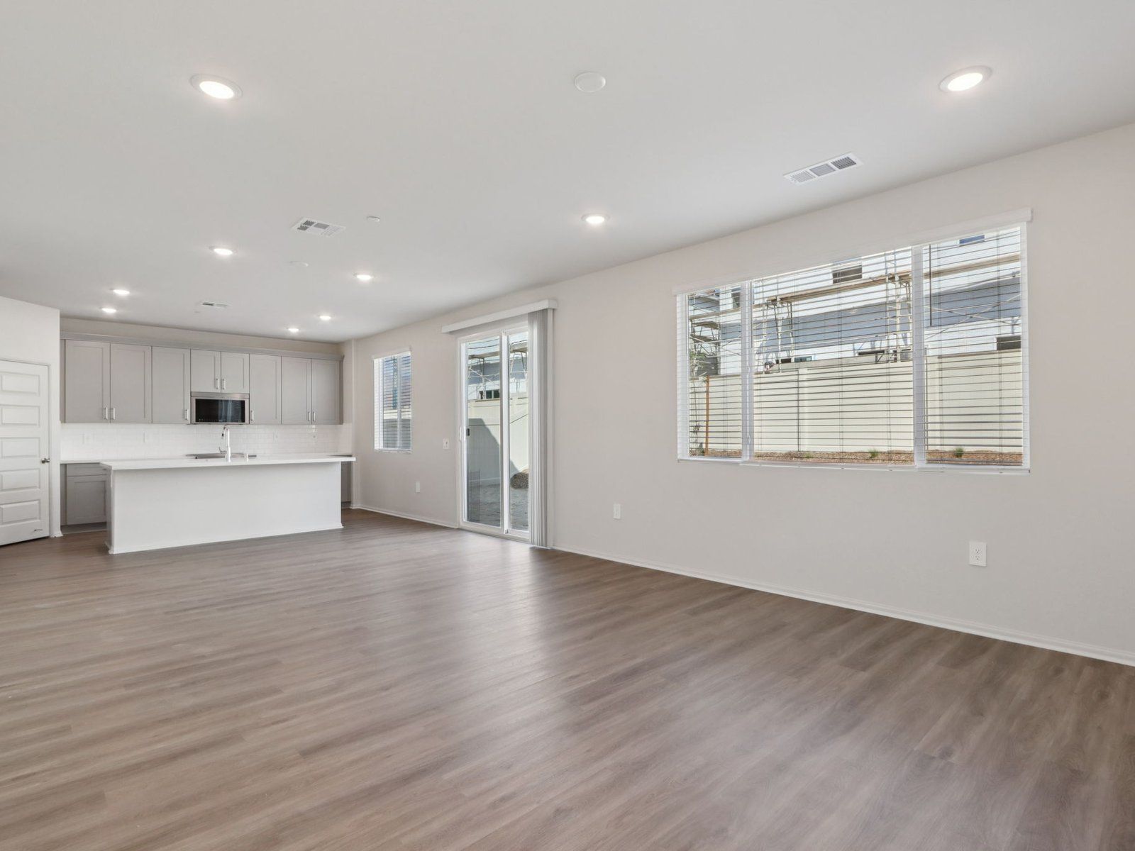 2040 Meyer Lane (Residence 1)