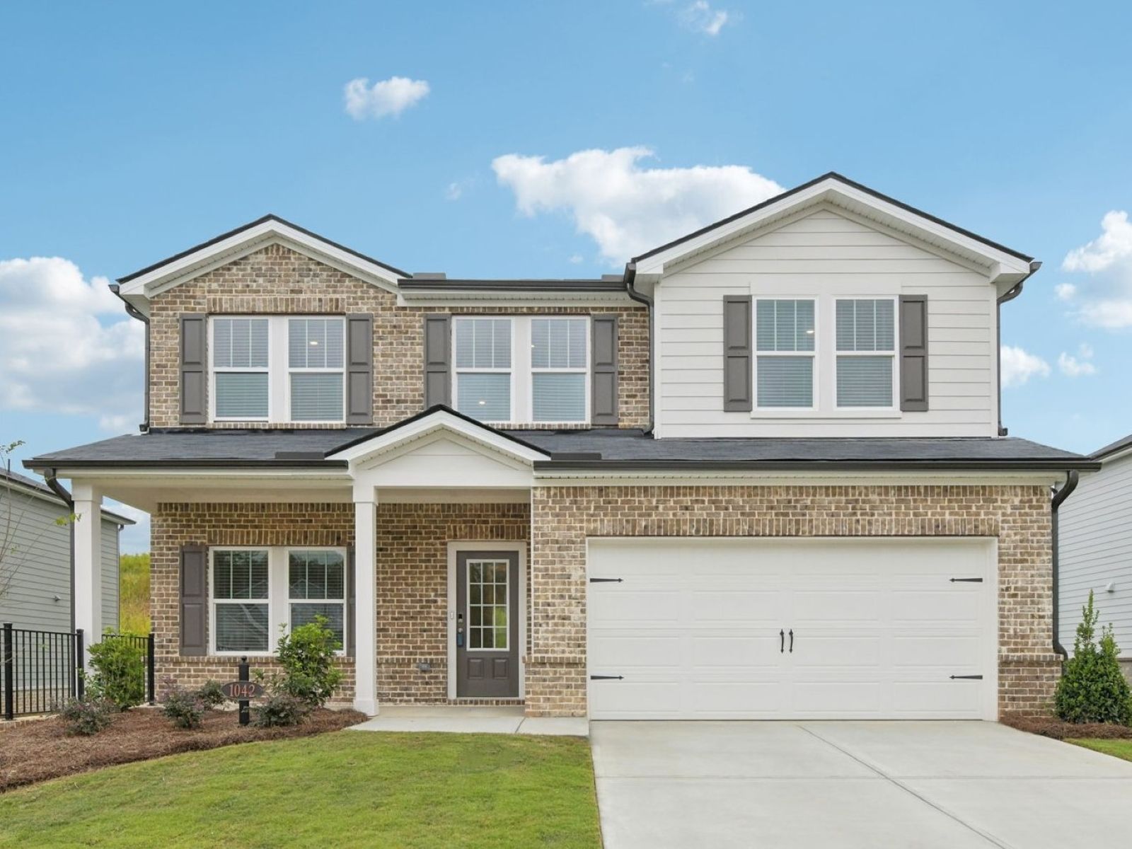 The Brentwood floorplan with the D exterior elevation.