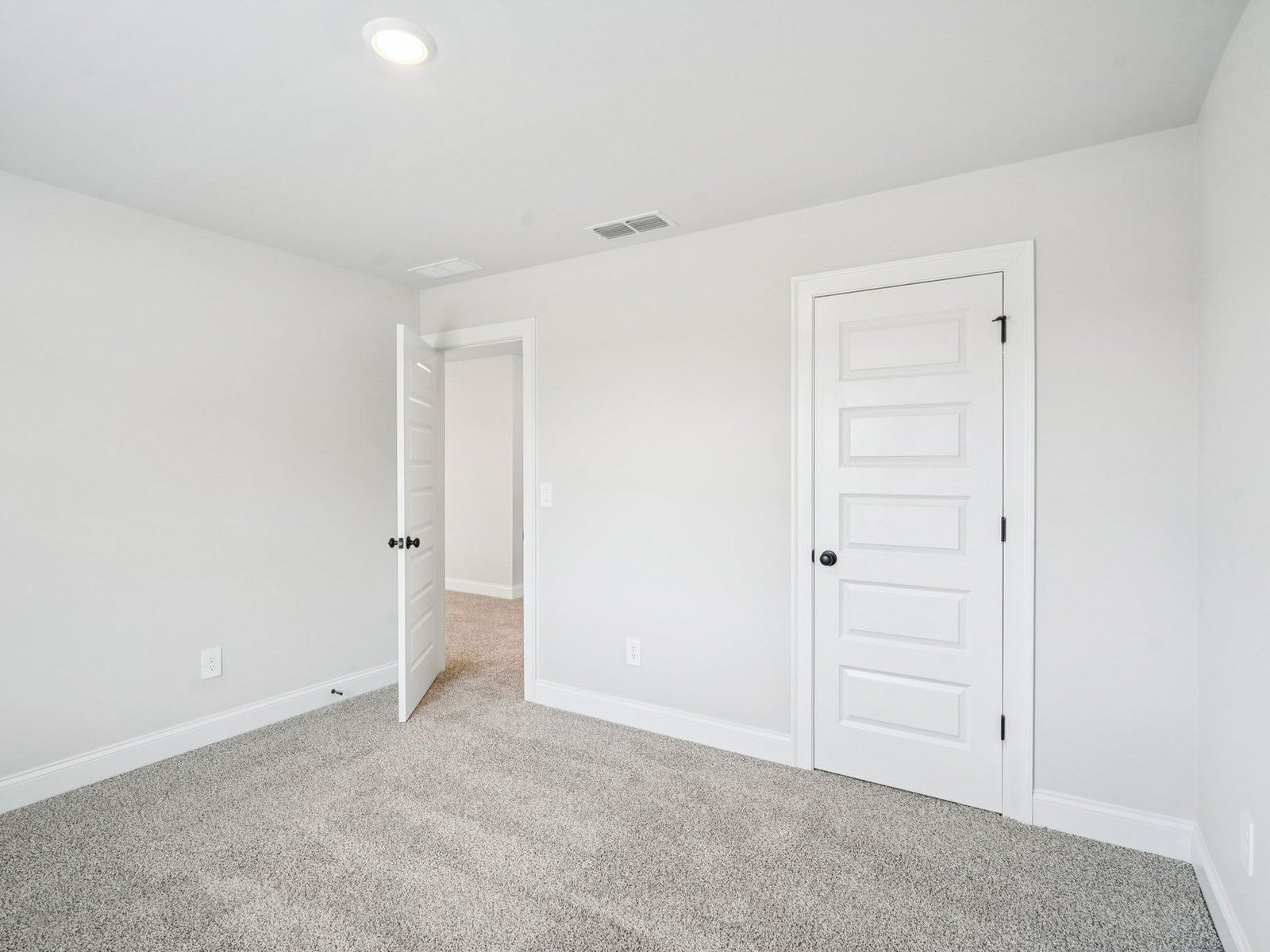 The Chatham Basement floorplan with the Clarity Linen interior package.