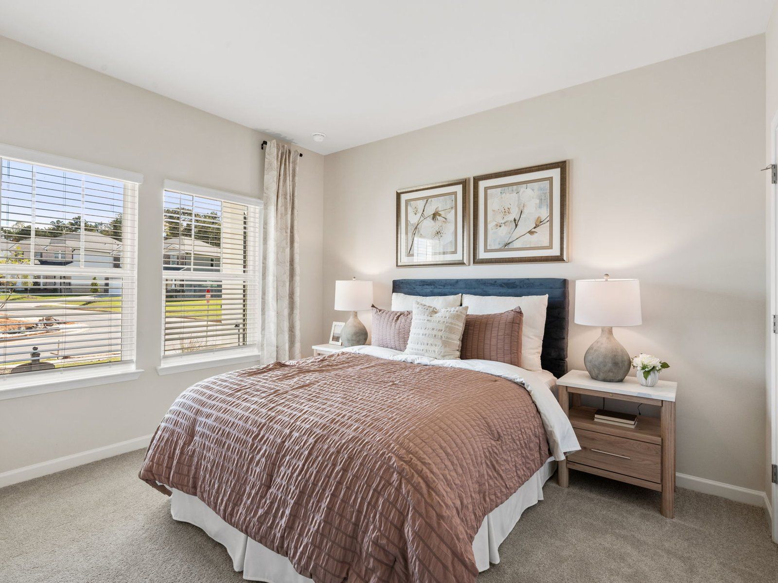 Visitors can enjoy a private room in one of the secondary bedrooms.