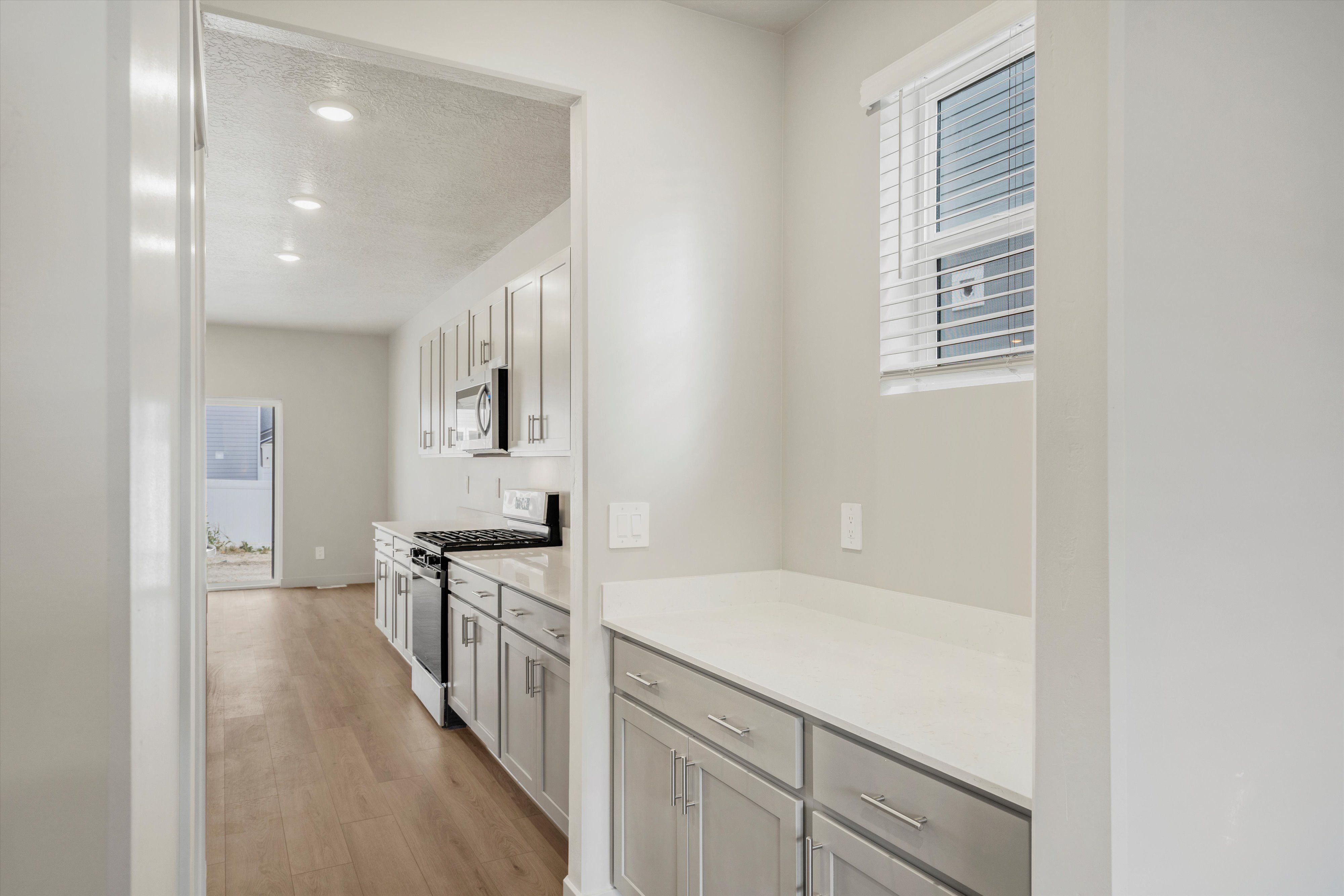 SLC_Willow_#4281_Kitchen_B_3438-Gina-St-Eagle-Mountain-UT.jpg