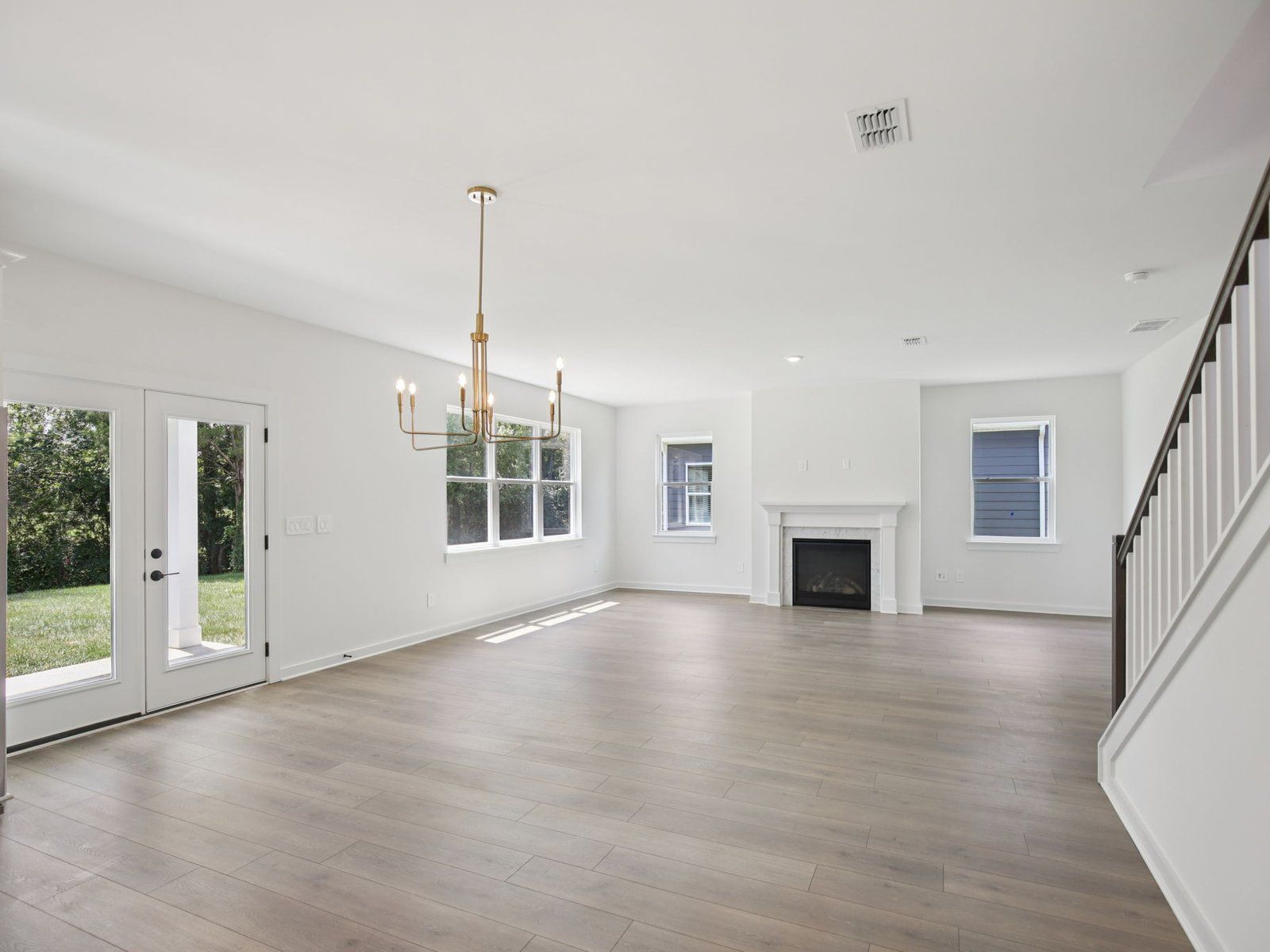 The open-concept floorplan allows for an easy flow between the kitchen and dining areas.