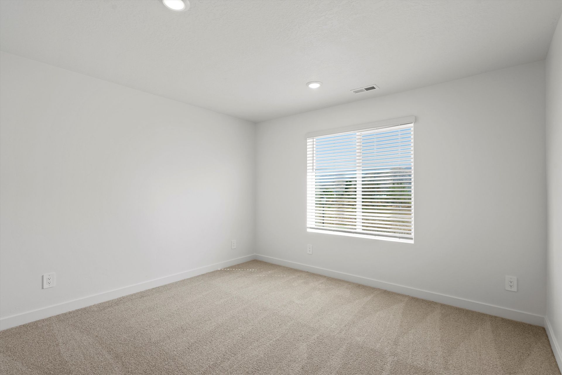 SLC_Willow_#4281_Bedroom_B_953-N-200-East-Santaquin-UT.jpg