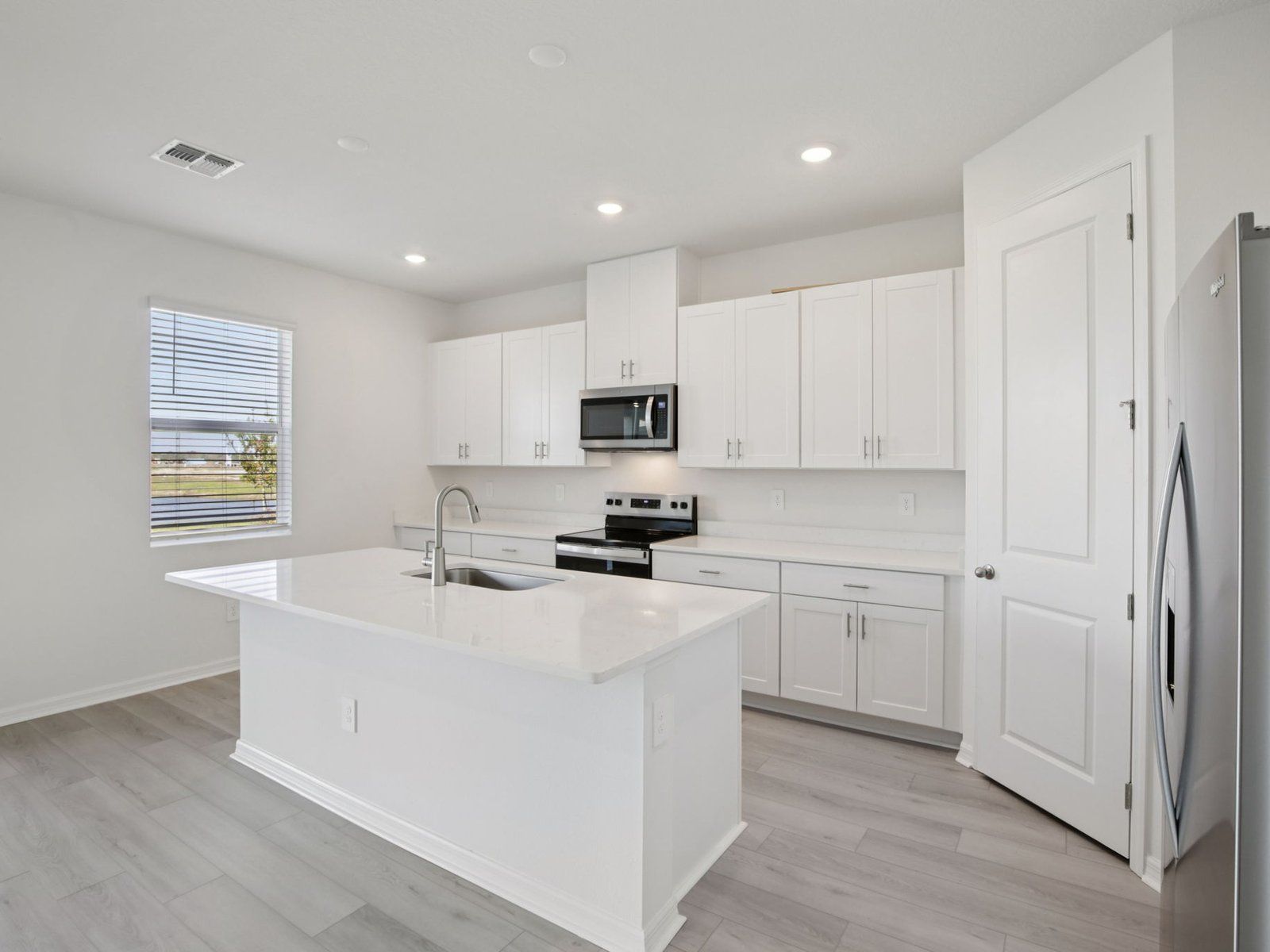 13221 Shellmore Ave (Roma)