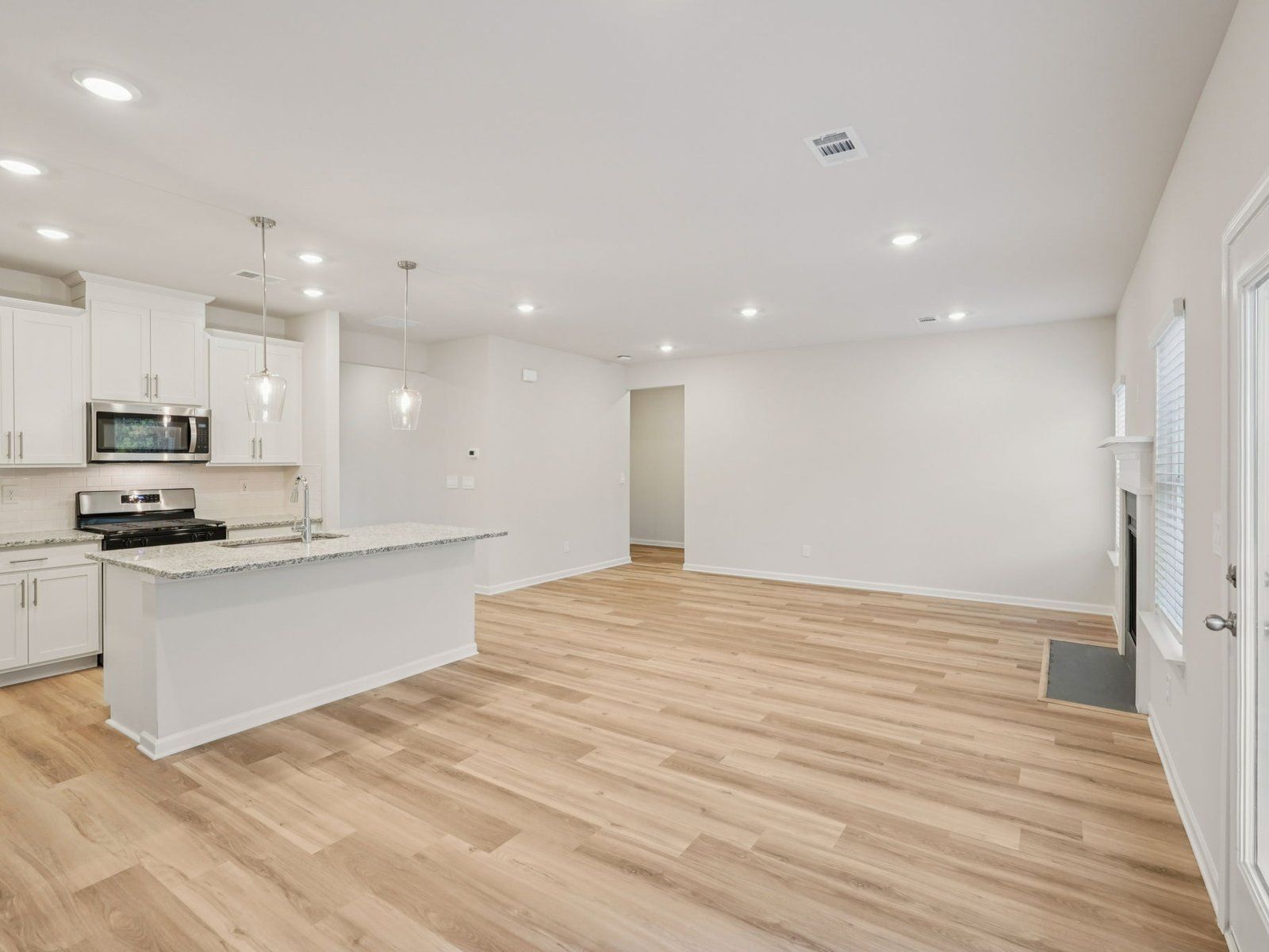 The Chatham floorplan with the Charm White interior package.