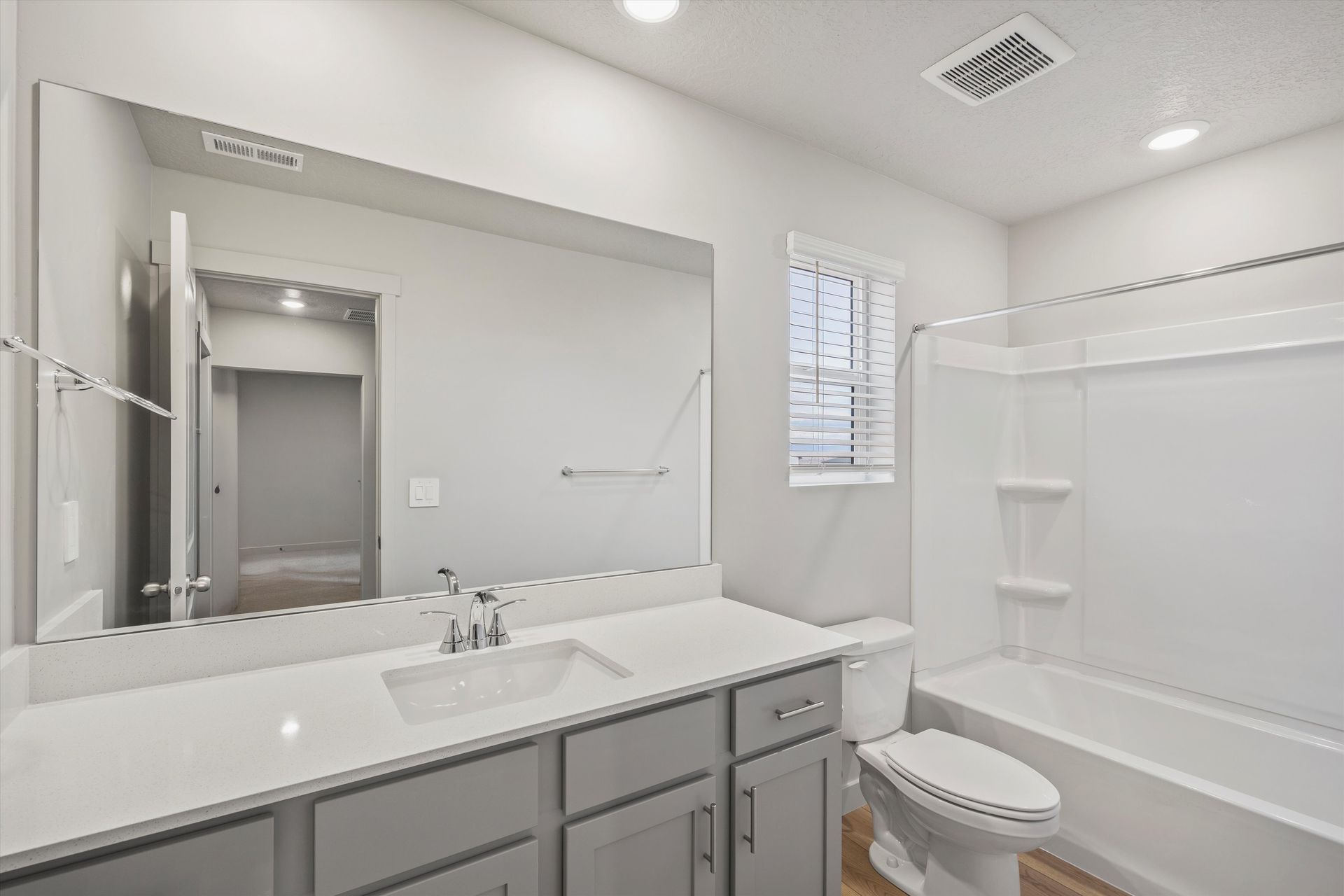 SLC_Pine_#4241_Bathroom_A_931-N-160-E-Santaquin-UT.jpg