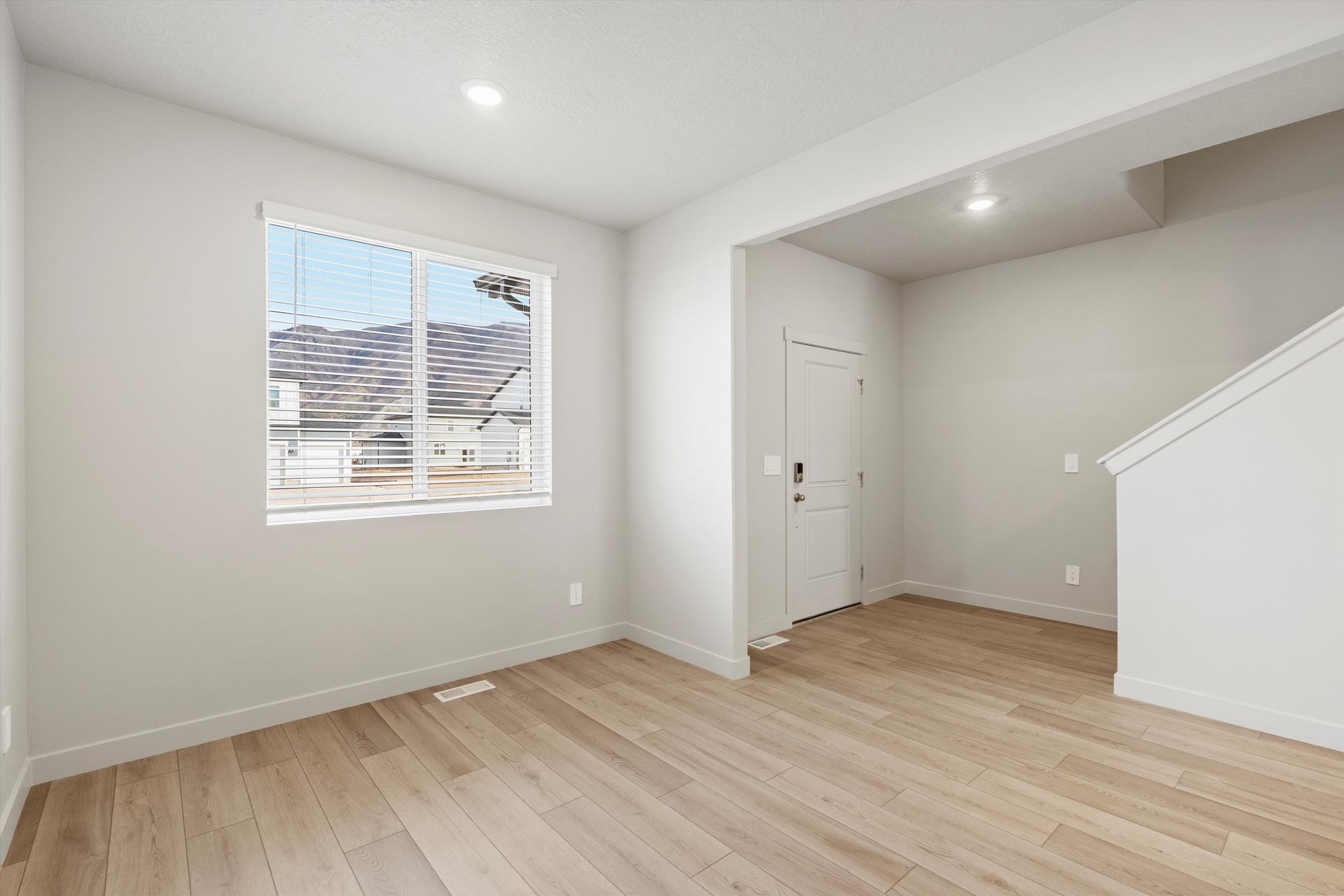 SLC_Pine_#4241_Foyer_A_931-N-160-E-Santaquin-UT.jpg