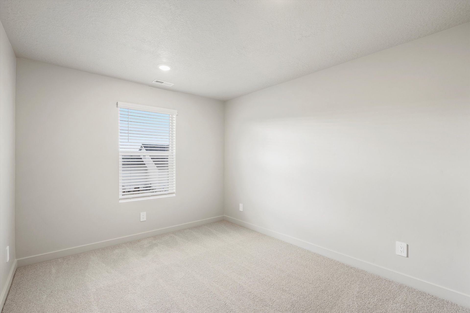 SLC_Pine_#4241_Bedroom_A_931-N-160-E-Santaquin-UT.jpg