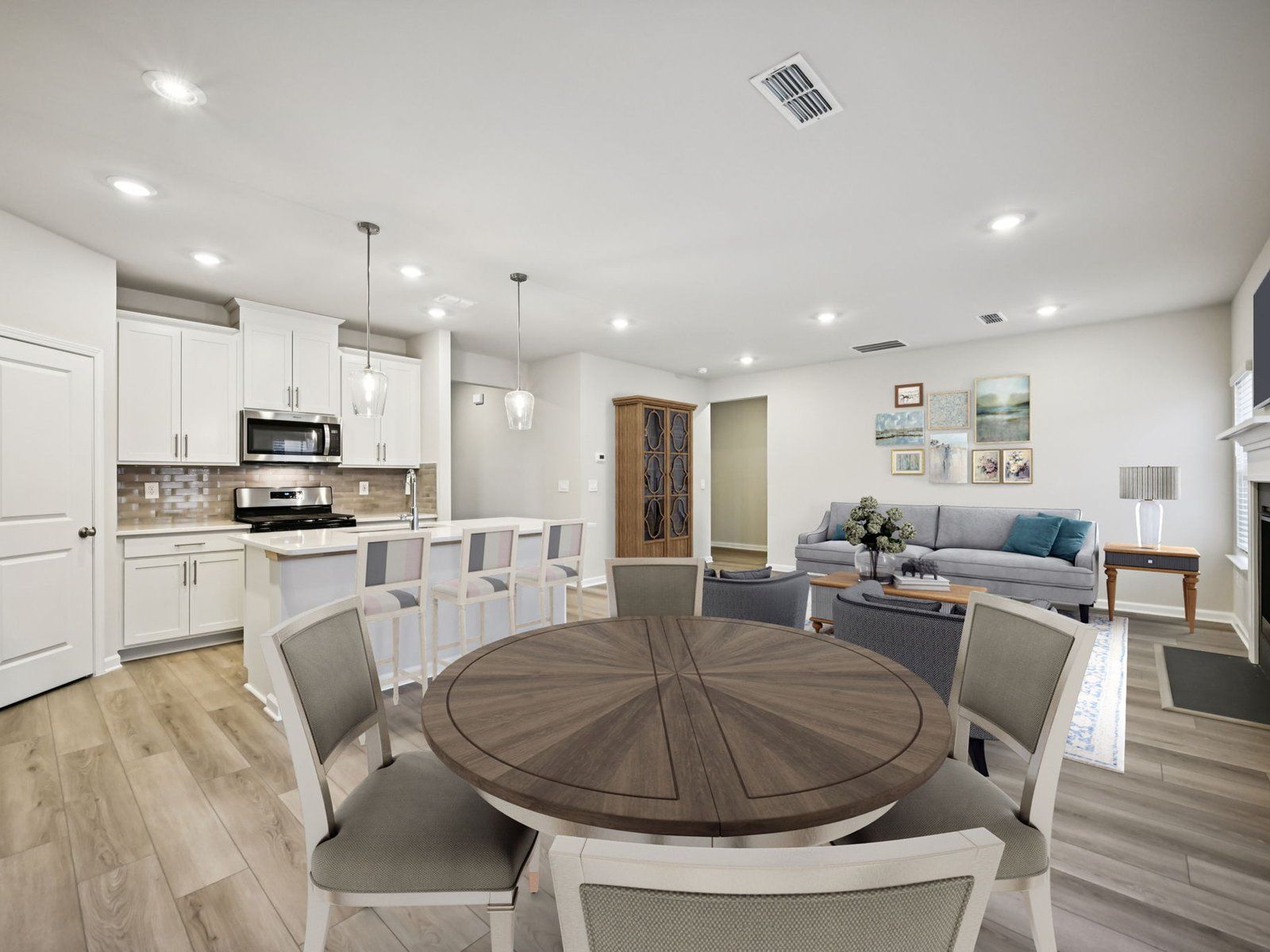 The Chatham floorplan with the Finesse White interior package.