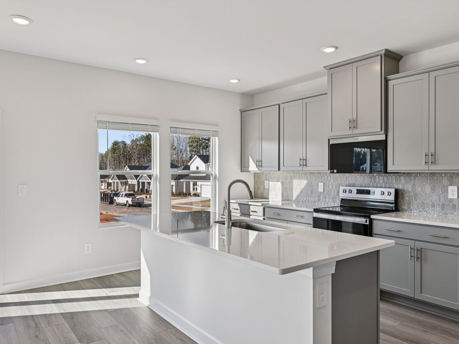 1490 CARTHAGE DR (Dakota)