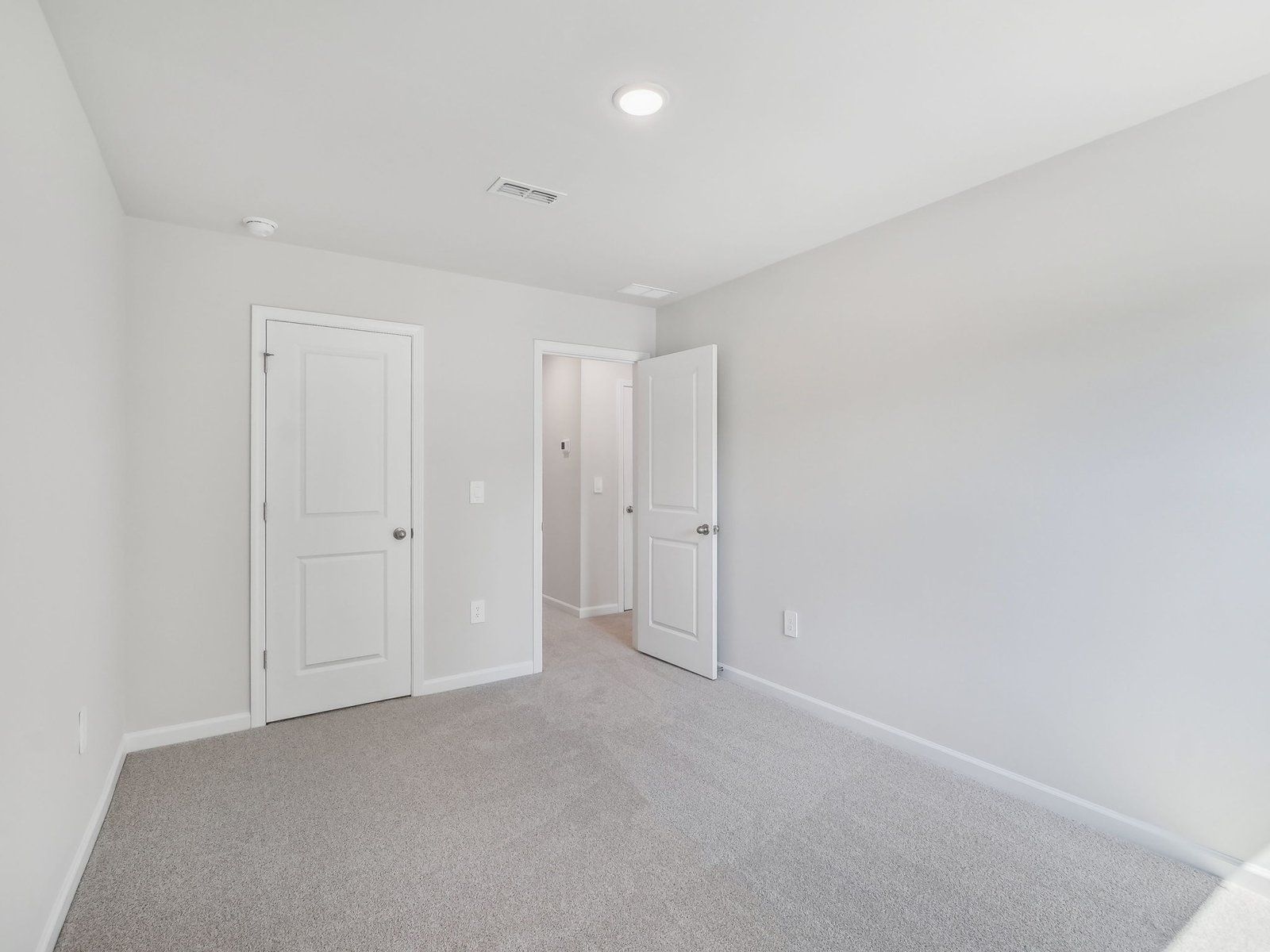 RAL_CadenceMeadowsTownes_Thorton_Bed2-2_3715RosebushDr.jpg