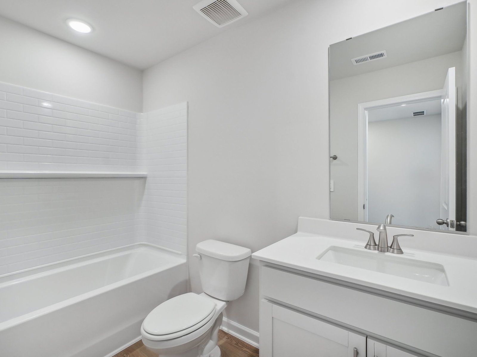RAL_CadenceMeadowsTownes_Thorton_Bath2_3715RosebushDr.jpg