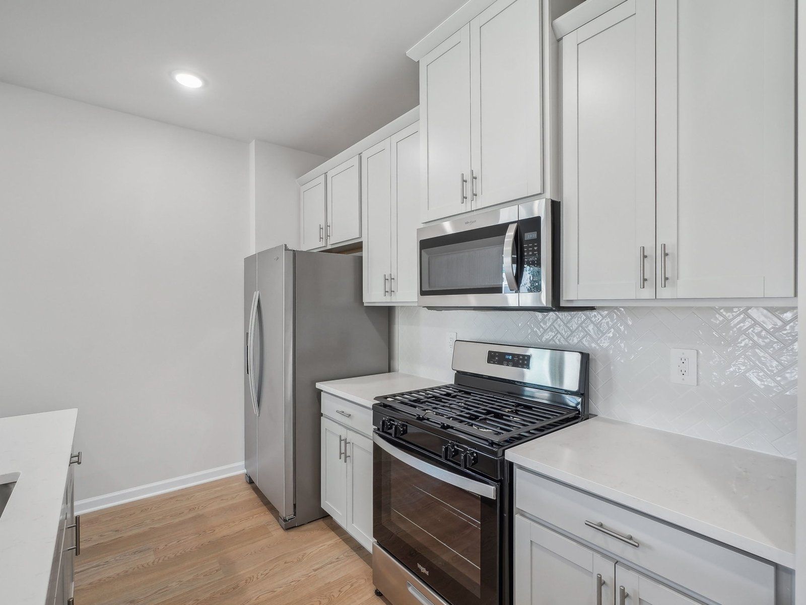 RAL_CadenceMeadowsTownes_Thorton_Kitchen3_3715RosebushDr.jpg