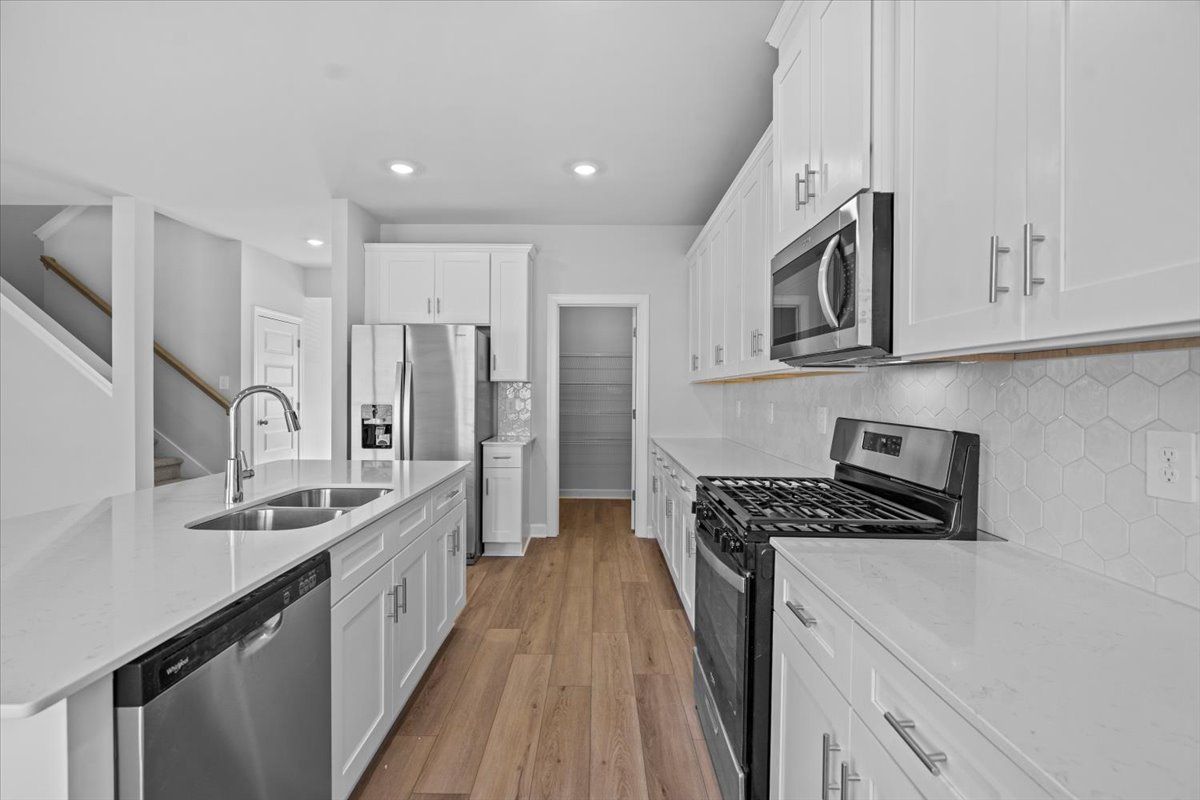 584 Cozy Bluff Road (Dakota)