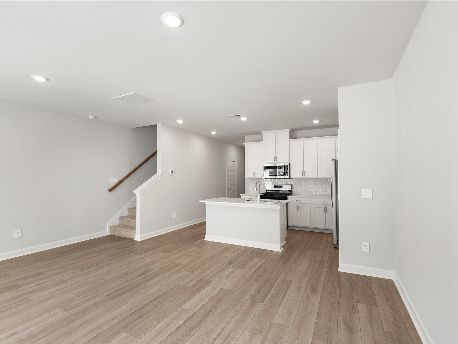 855 ERNEST LANE (Ashton)