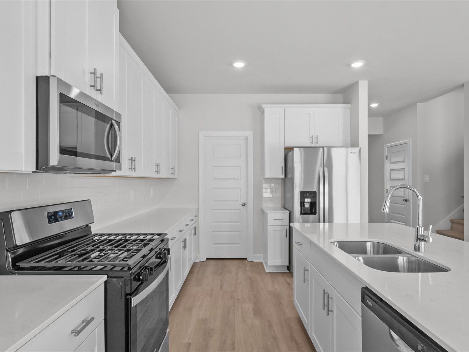 1584 Erindale Drive (Dakota) Imagen