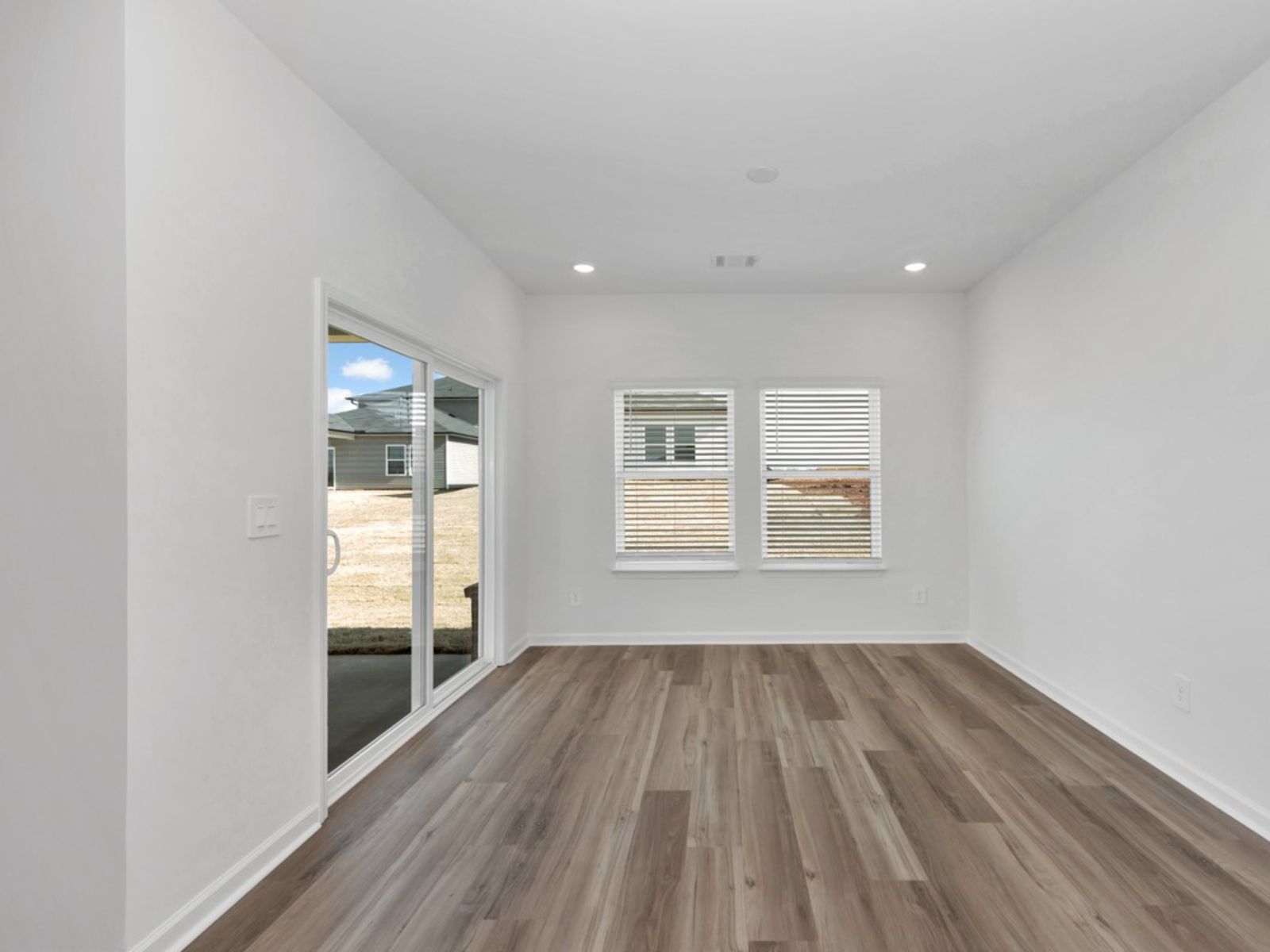 The Chandler floorplan with the Charm White interior package.
