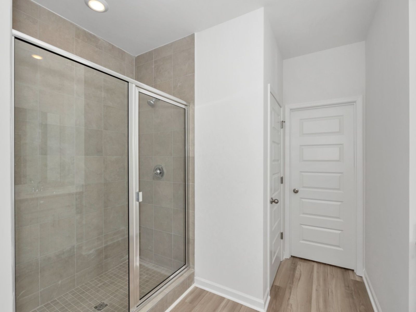 The Chandler floorplan with the Charm White interior package.