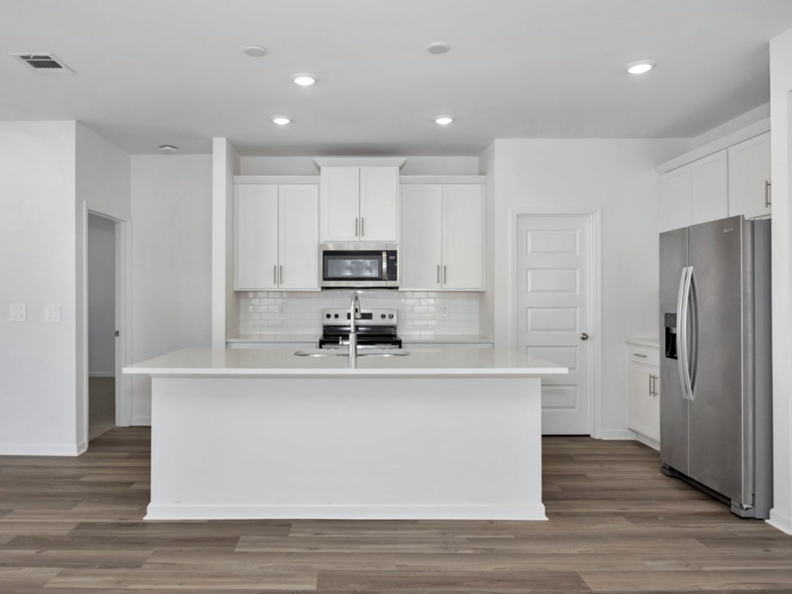 The Chandler floorplan with the Charm White interior package.