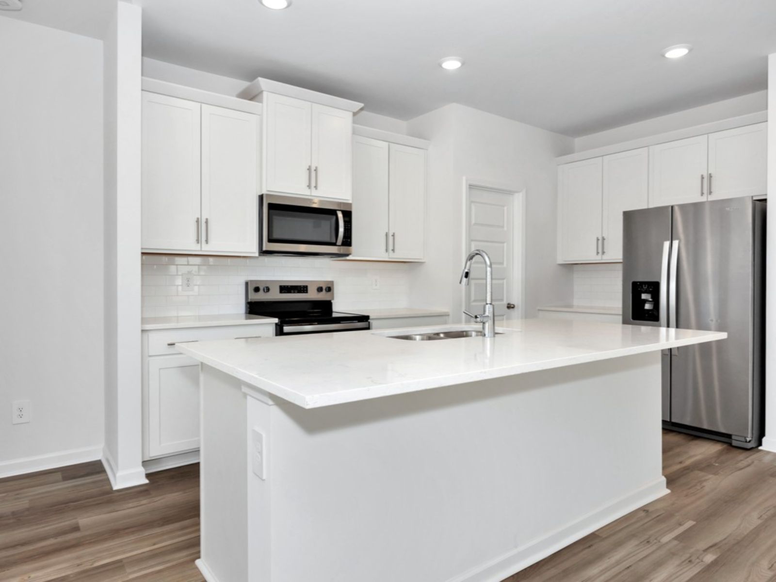 The Chandler floorplan with the Charm White interior package.
