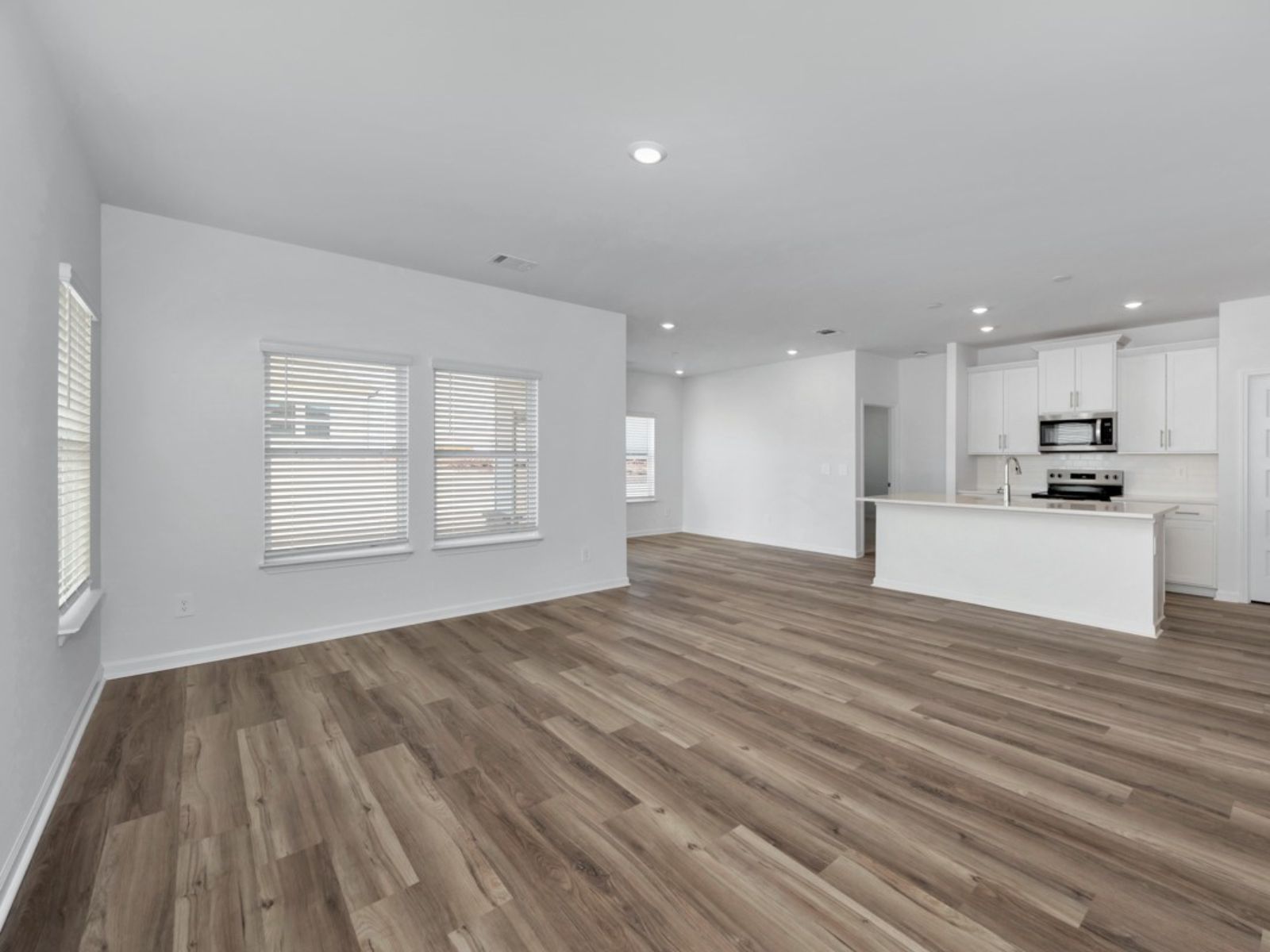 The Chandler floorplan with the Charm White interior package.