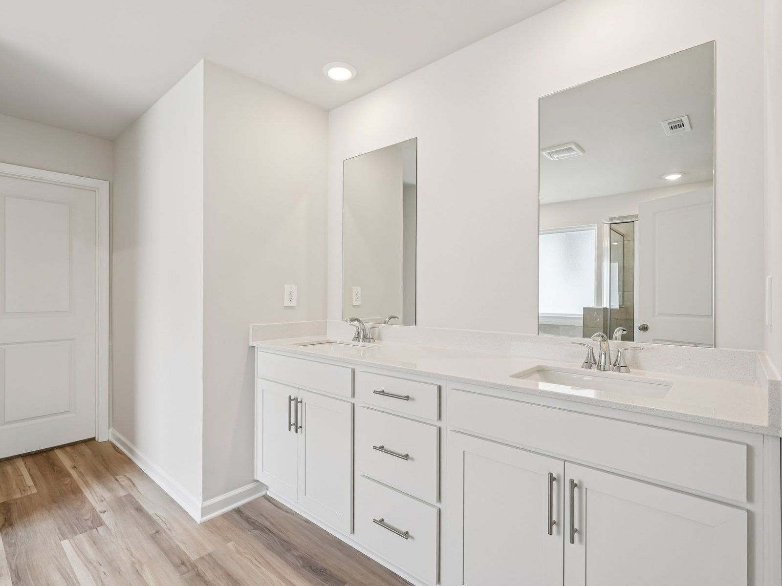 The Dakota floorplan with the Cozy White interior package.