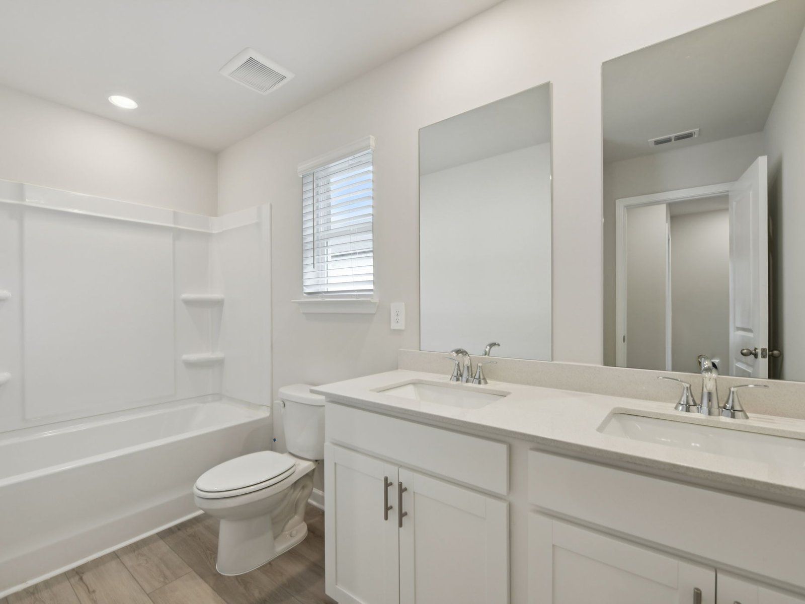 Secondary bathroom in the Lewiston floorplan at a Meritage Homes community in Atlanta, GA.