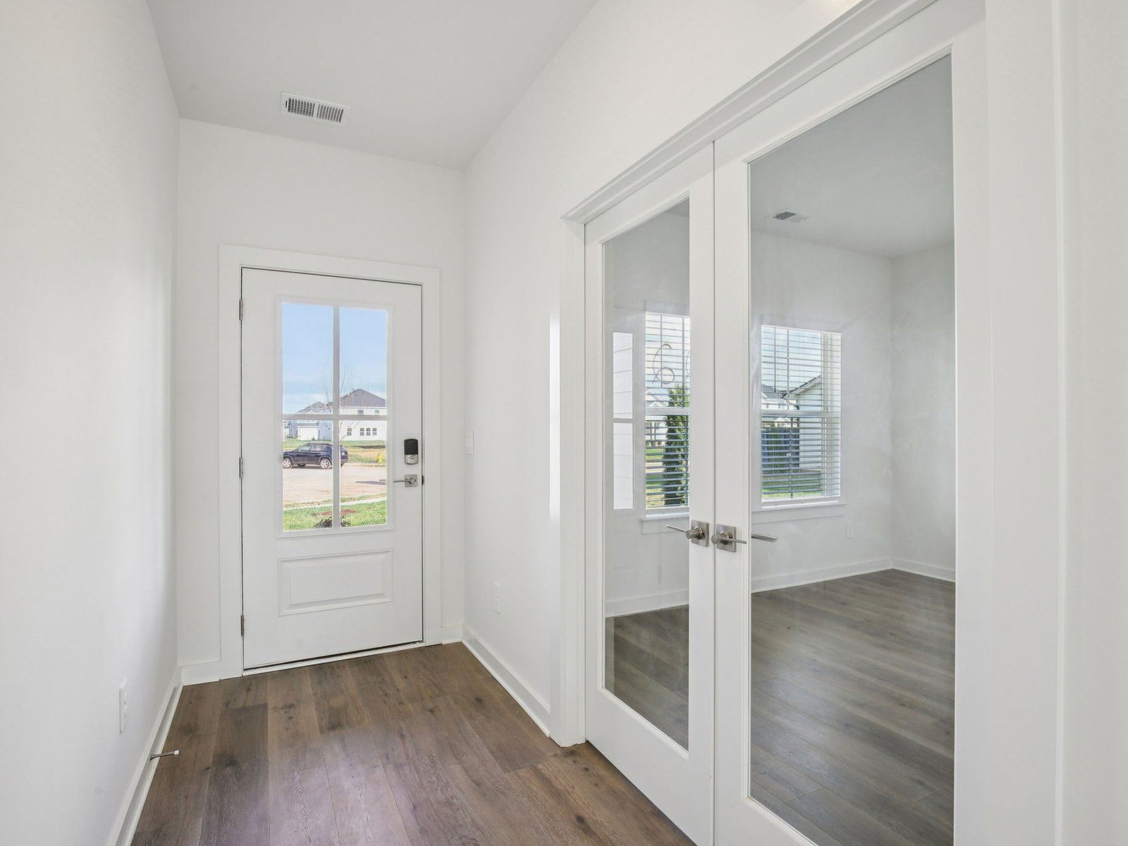 NSH_CarltonLanding_Brentwood_Foyer_3708HowlandCourt.jpg