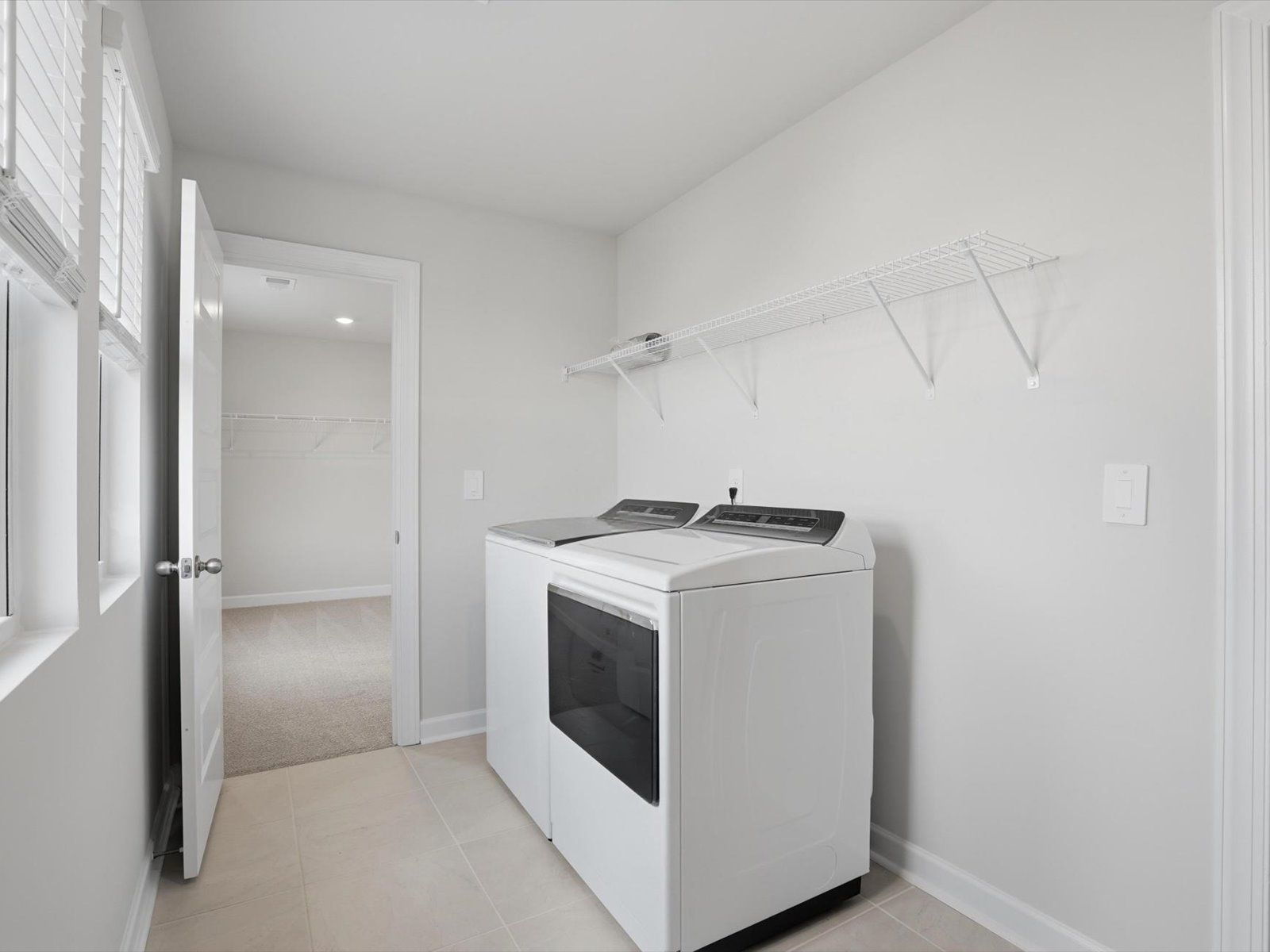 Welcome to the Dakota floorplan at Brayfield Manor - Signature Collection.