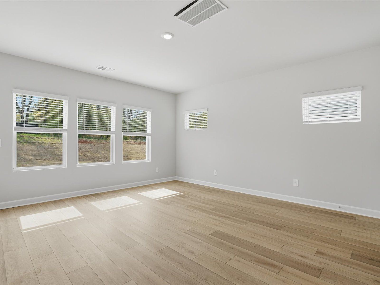 Welcome to the Lennon floorplan at Brayfield Manor - Heritage Collection.