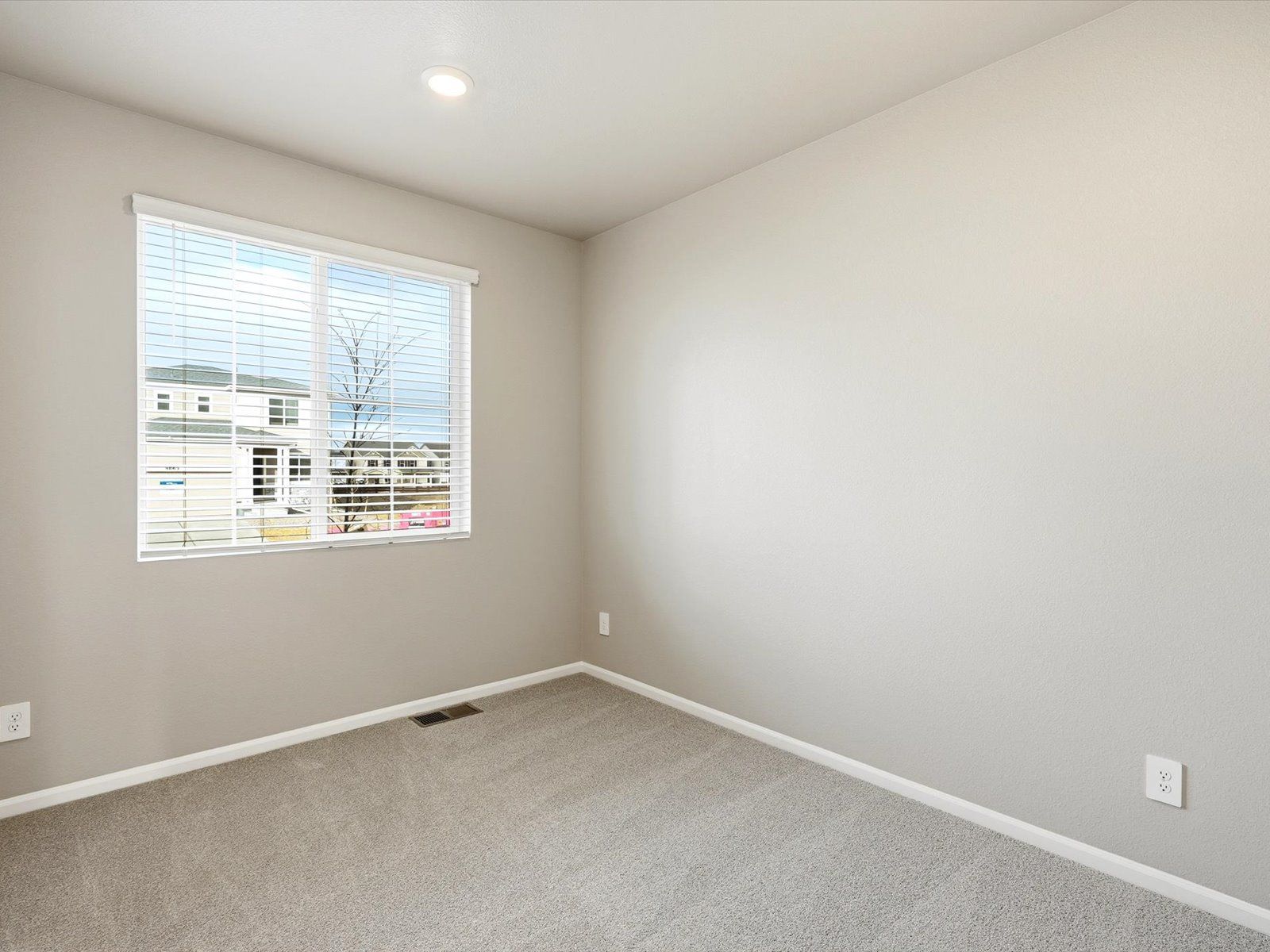 DEN_Revere-40s-Ln_Monarch_Bedroom_B_4664-Rabbitbrush-St