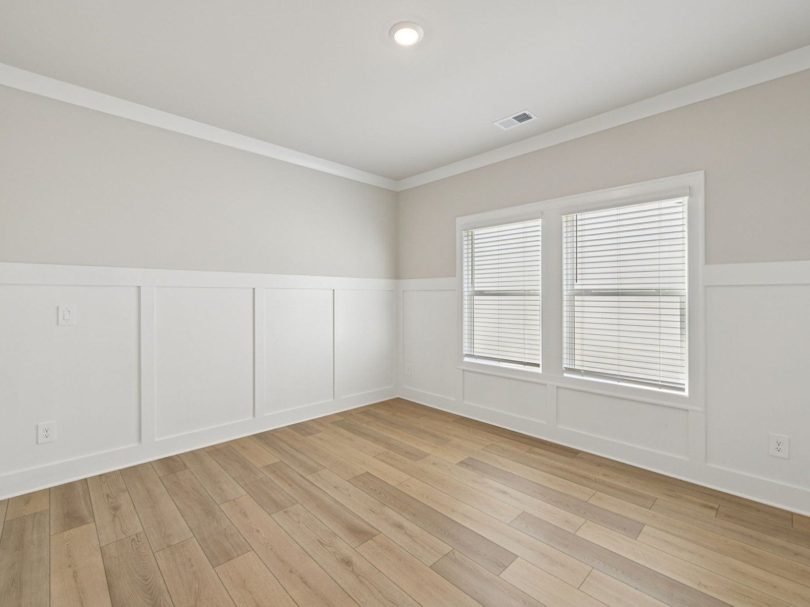 The Taylorsville Basement floorplan with the Timeless Contrast Linen interior package.