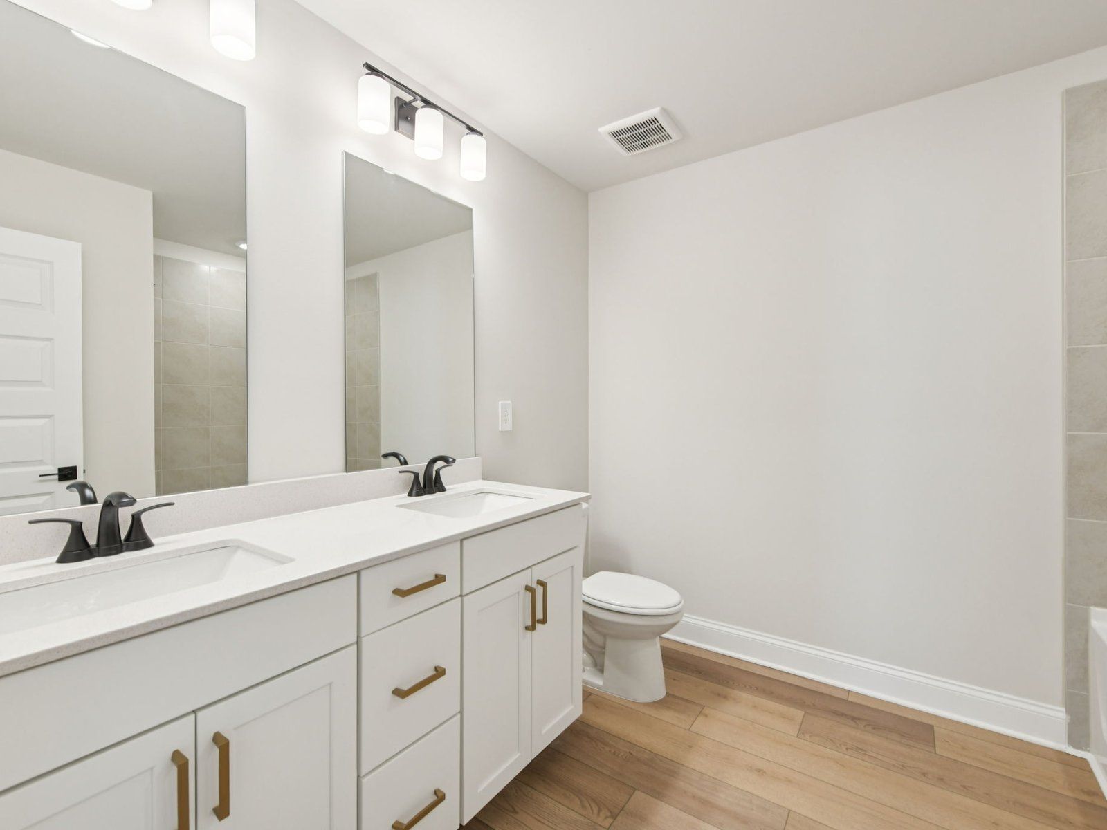 The Taylorsville Basement floorplan with the Timeless Contrast Linen interior package.