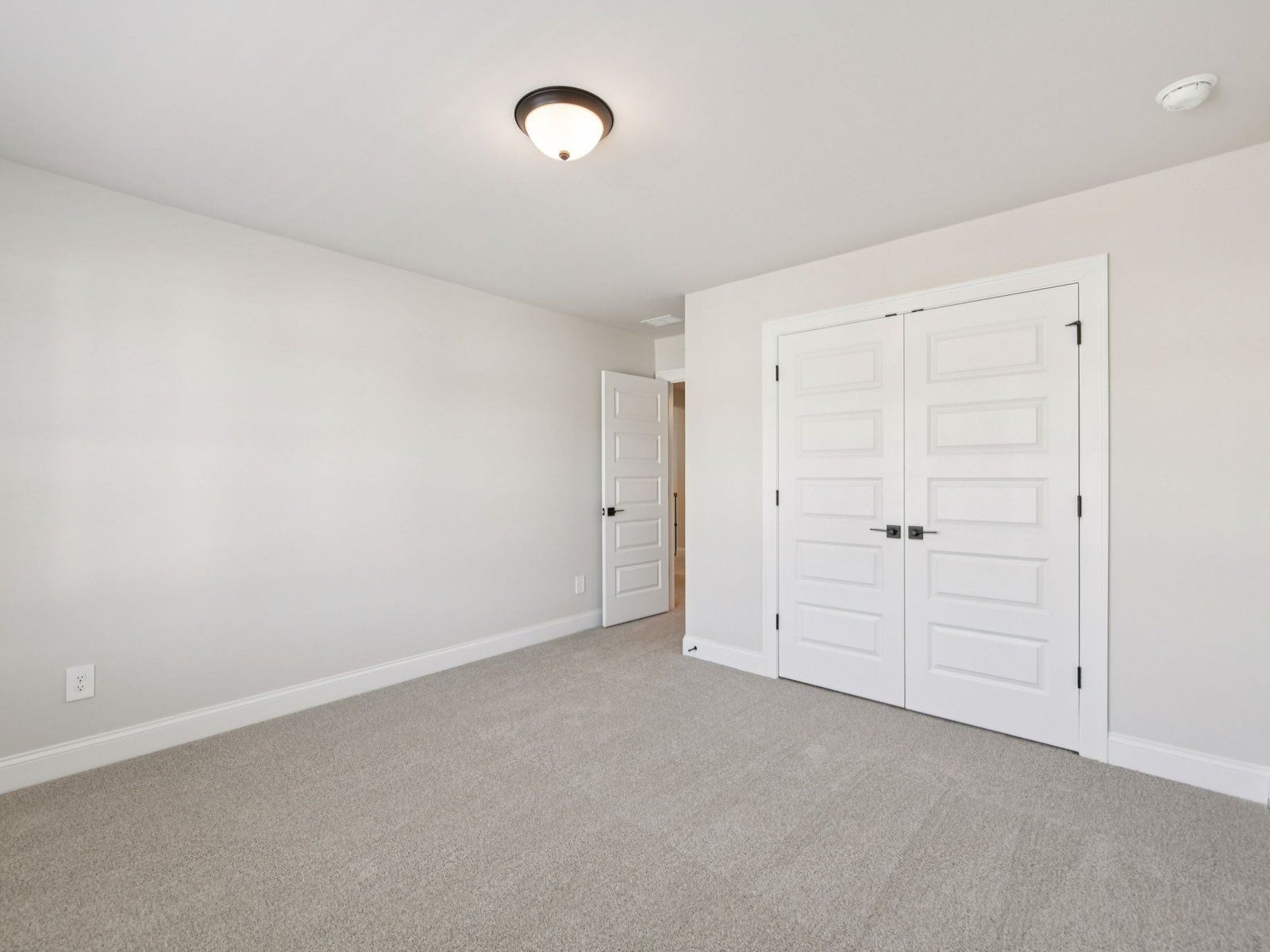 The Taylorsville Basement floorplan with the Timeless Contrast Linen interior package.