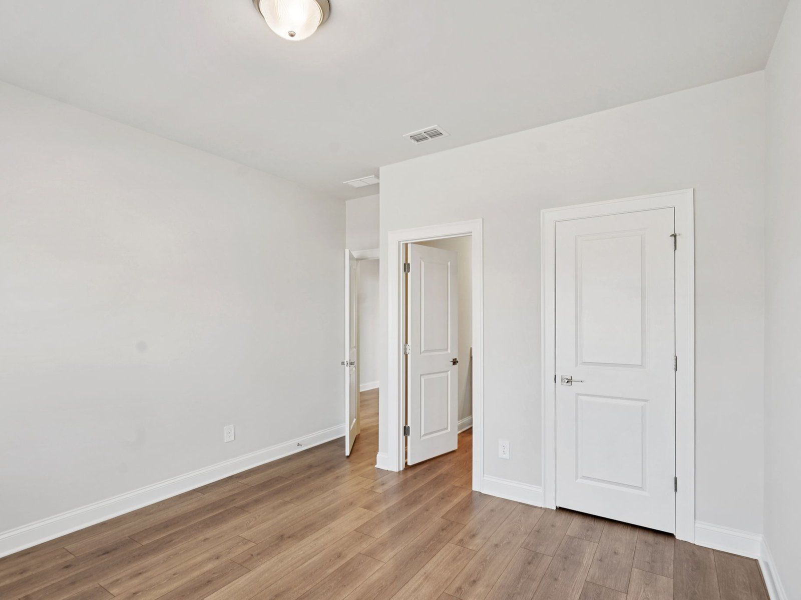 The Taylorsville floorplan with the Elegant Minimalism Linen interior package modeled at River Pointe.