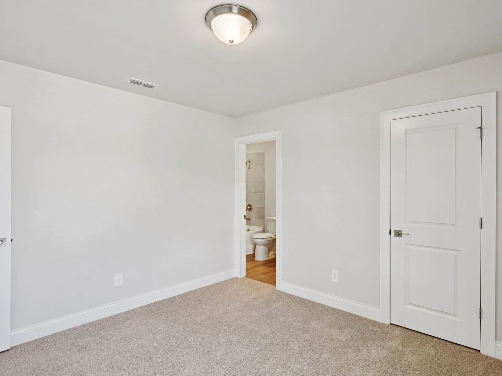 The Taylorsville floorplan with the Elegant Minimalism Linen interior package modeled at River Pointe.