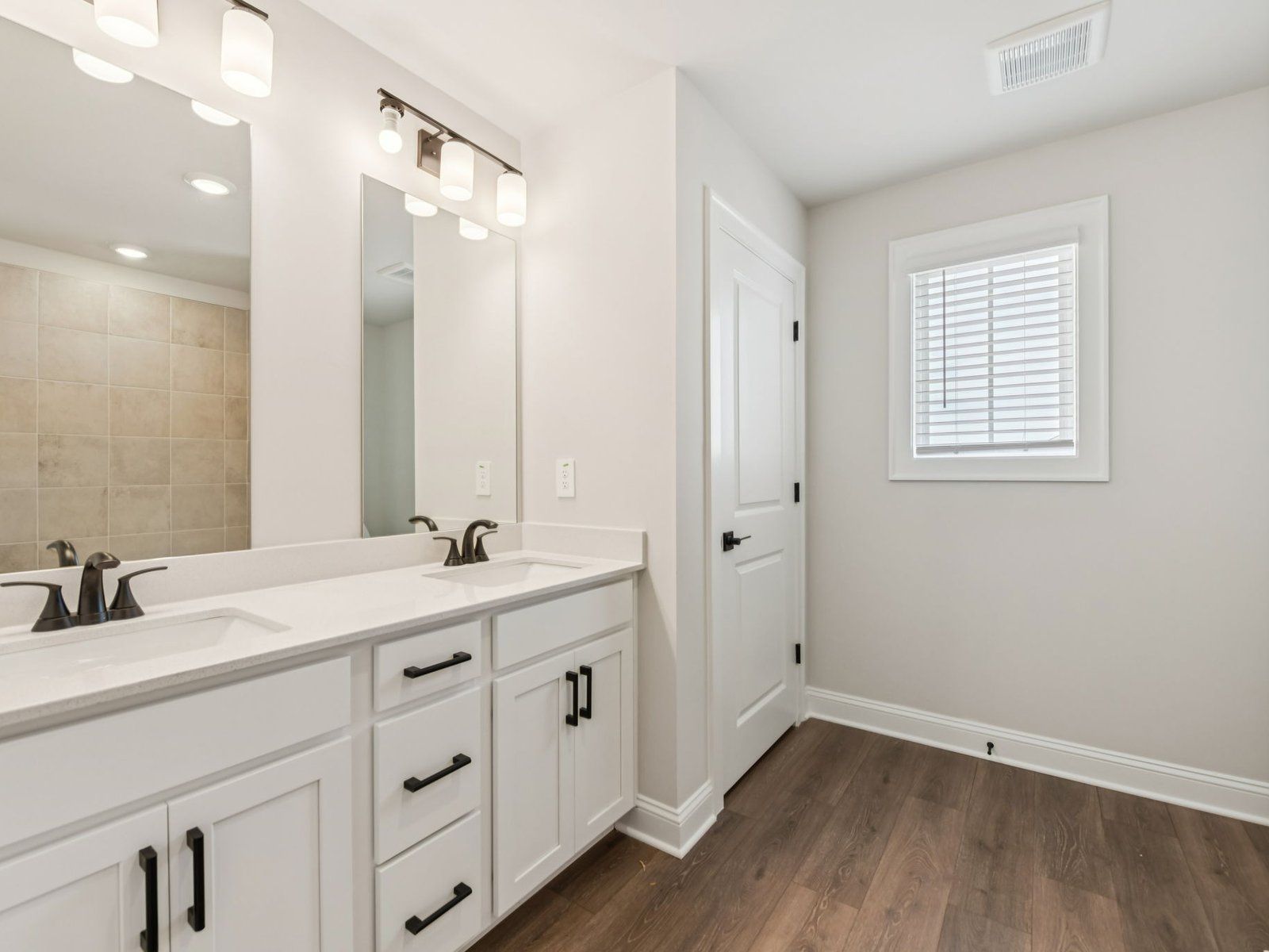 The Johnson floorplan with the Relaxed Transitional Linen interior package modeled at River Pointe.