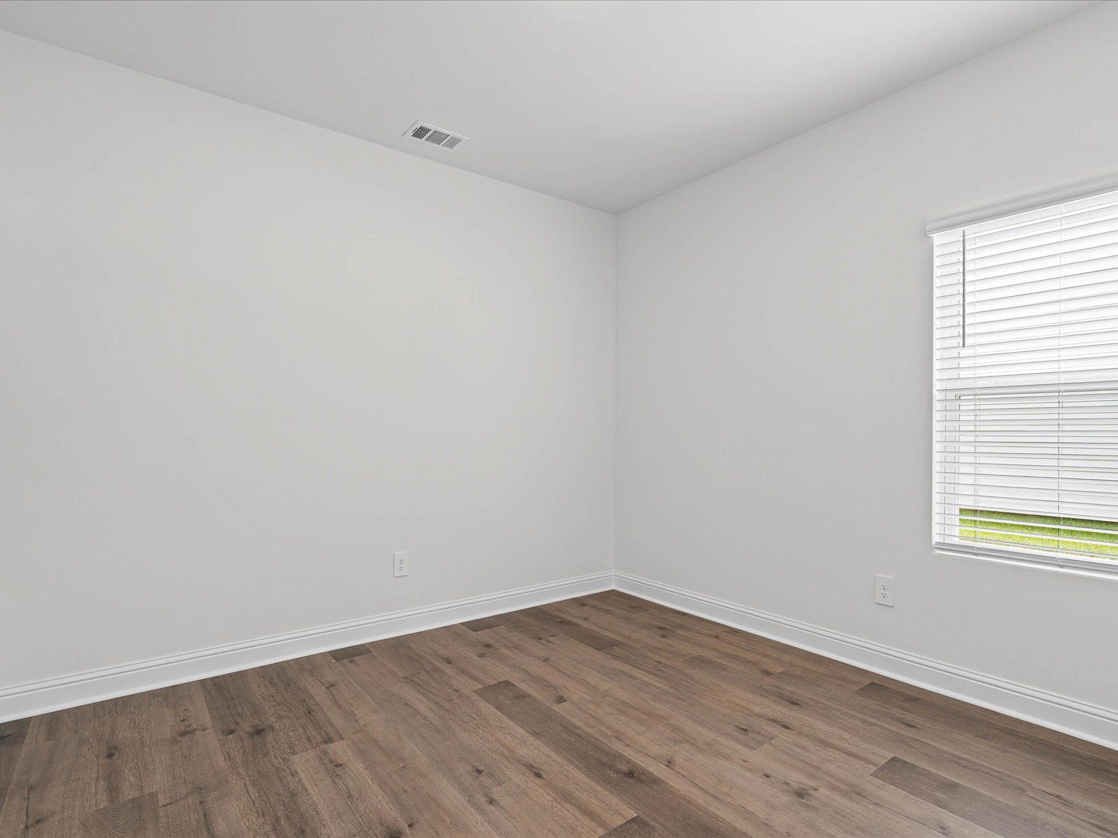 Secondary bedroom in the Newport floorplan at a Meritage Homes community in Ocean Springs, MS.
