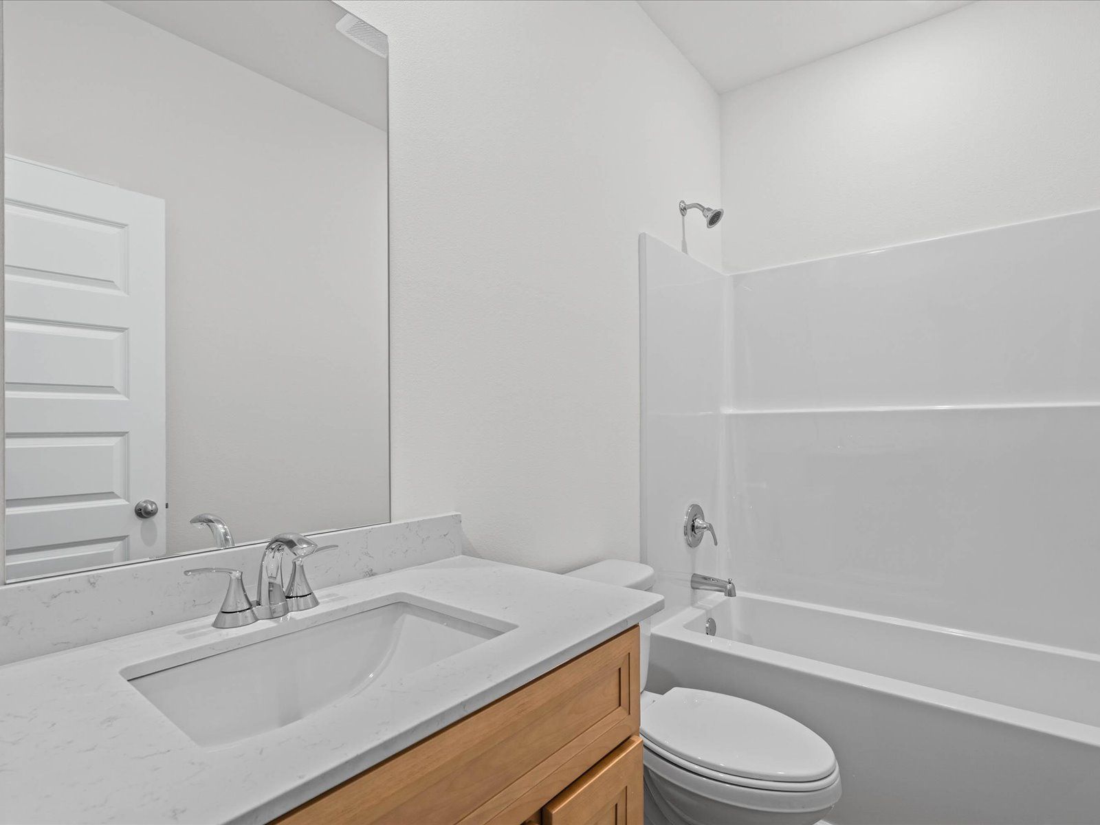 Secondary bathroom in the Chandler floorplan at a Meritage Homes community in Ocean Springs, MS.