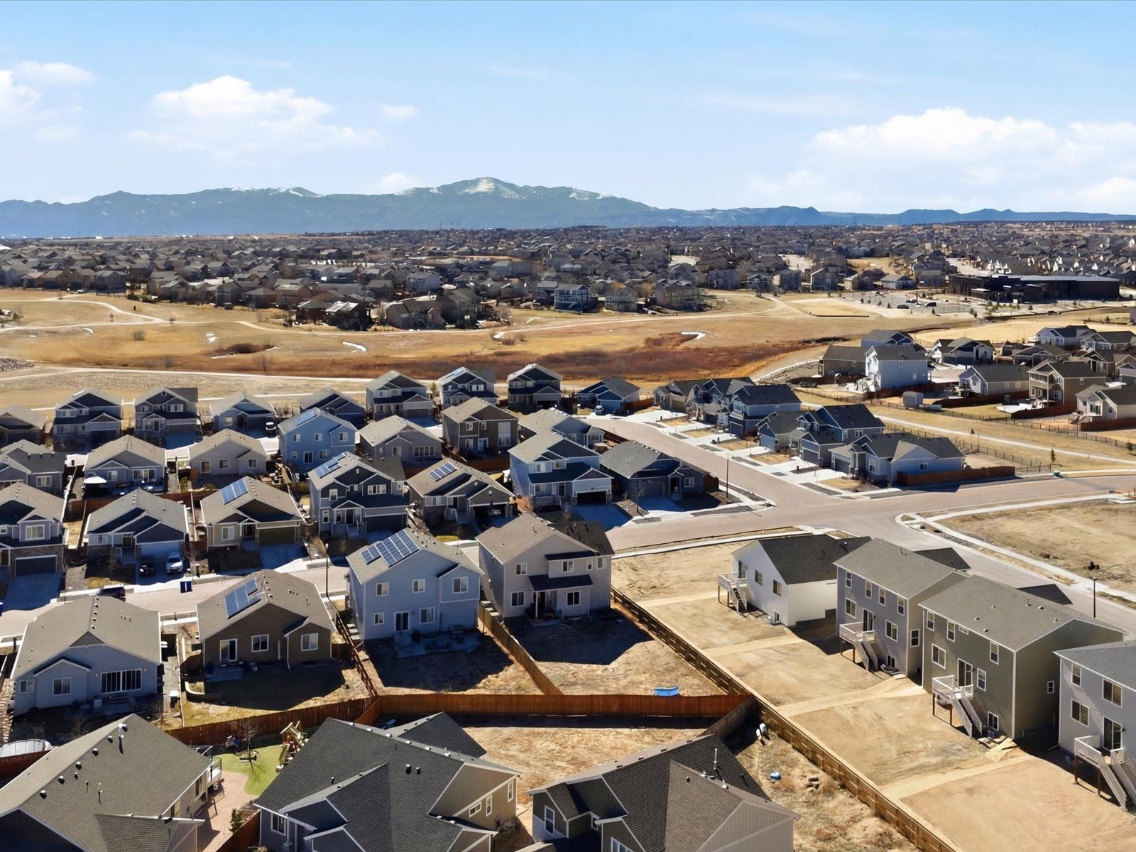 DEN_Meridian-Ranch-50's-LN_Monarch_Aerial-Community-View_A_13231-Valley-Peak-Dr