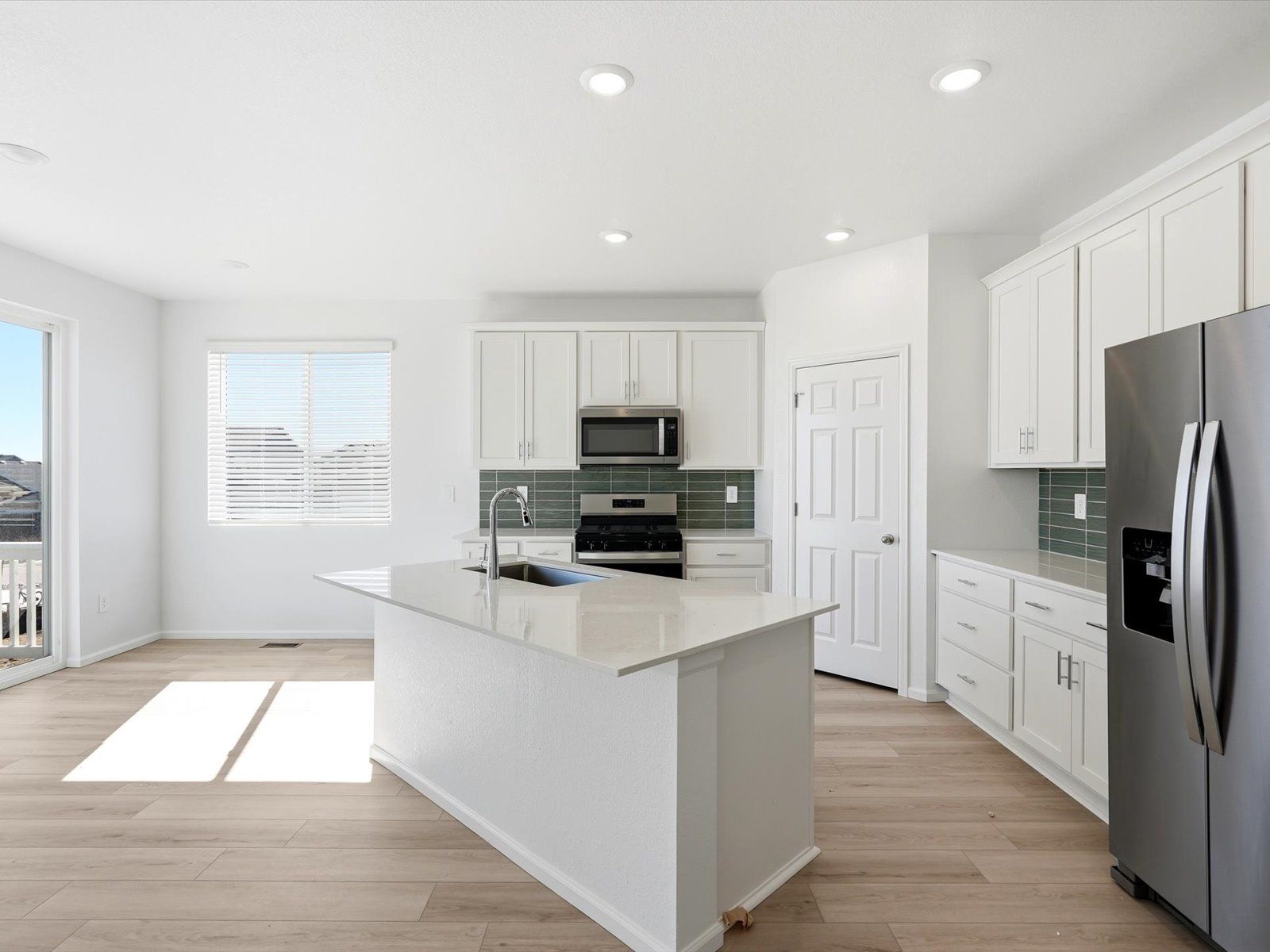 DEN_Meridian-Ranch-50's-LN_Red-Feather_Kitchen_B_13219-Valley-Peak-Dr