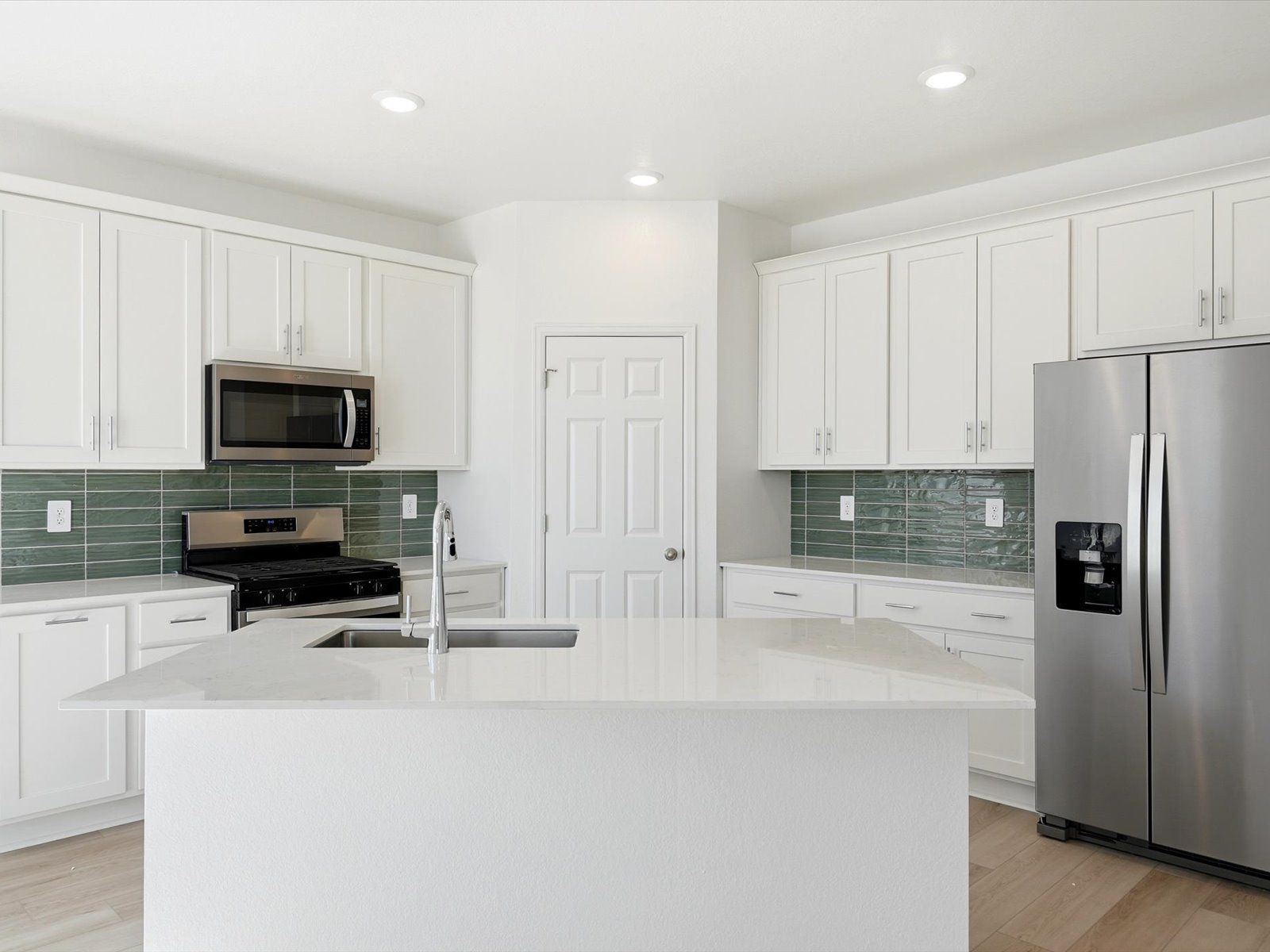 DEN_Meridian-Ranch-50's-LN_Red-Feather_Kitchen_B_13219-Valley-Peak-Dr