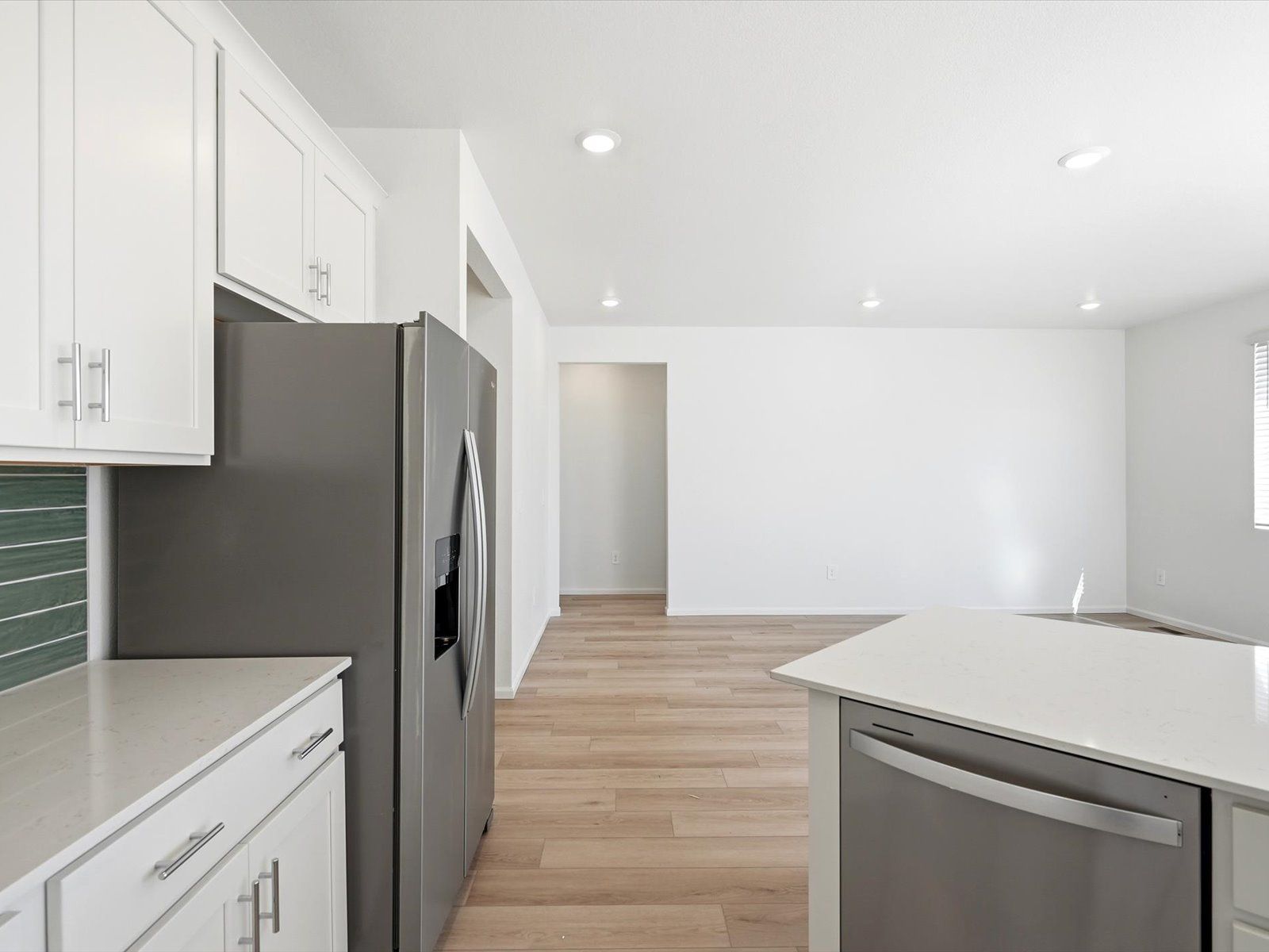 DEN_Meridian-Ranch-50's-LN_Red-Feather_Kitchen_B_13219-Valley-Peak-Dr